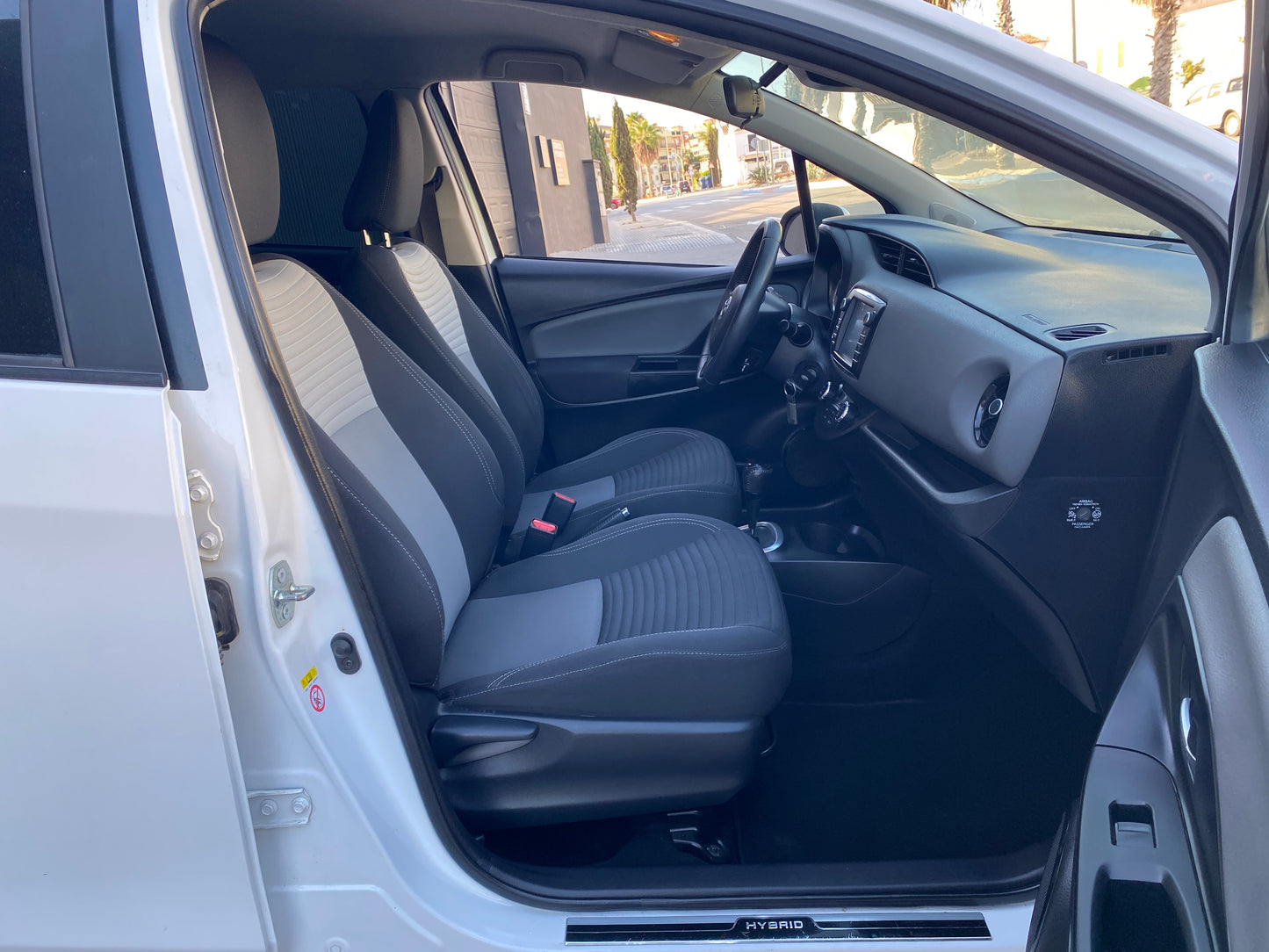 TOYOTA YARIS HYBRID