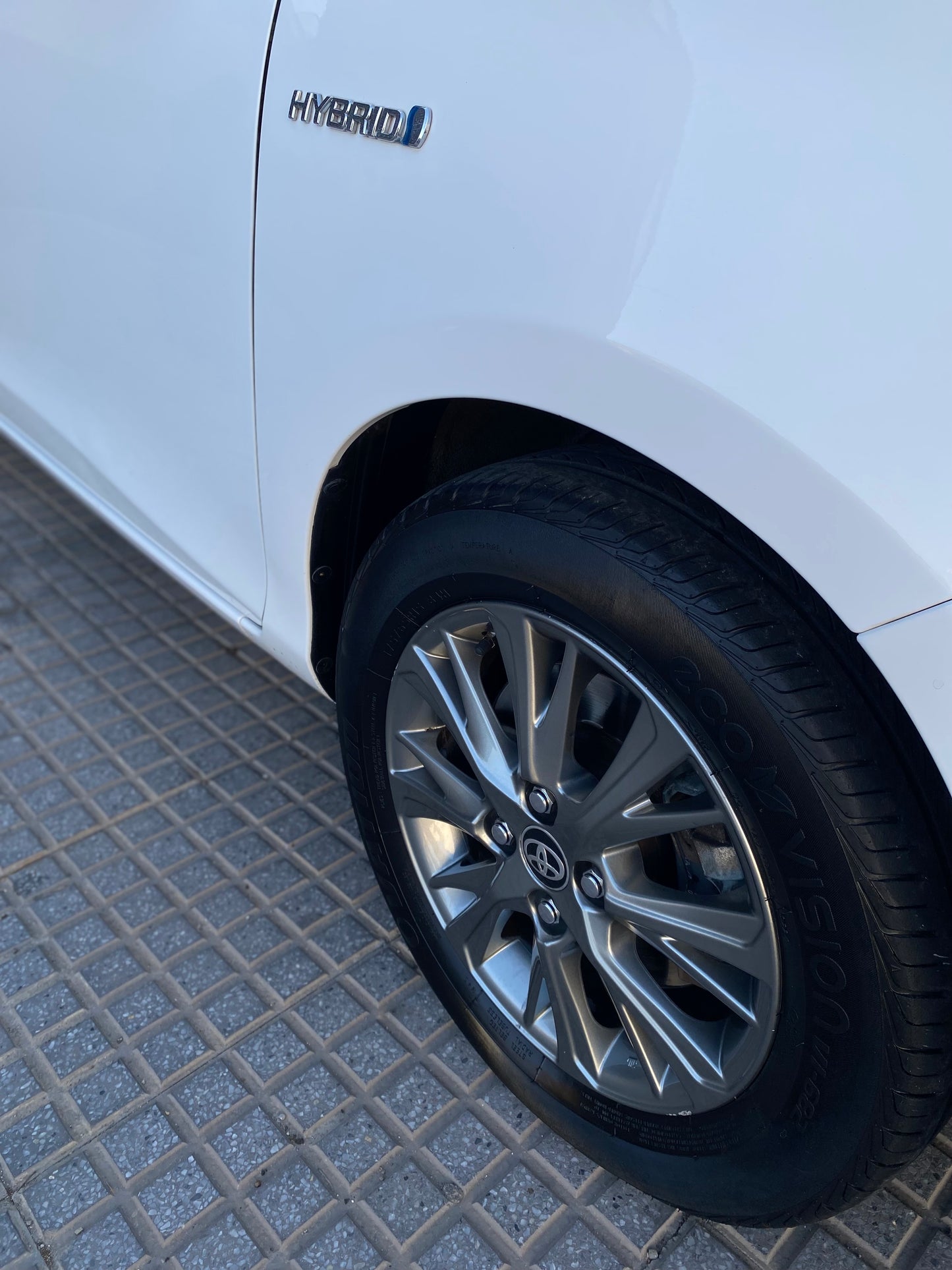TOYOTA YARIS HYBRID
