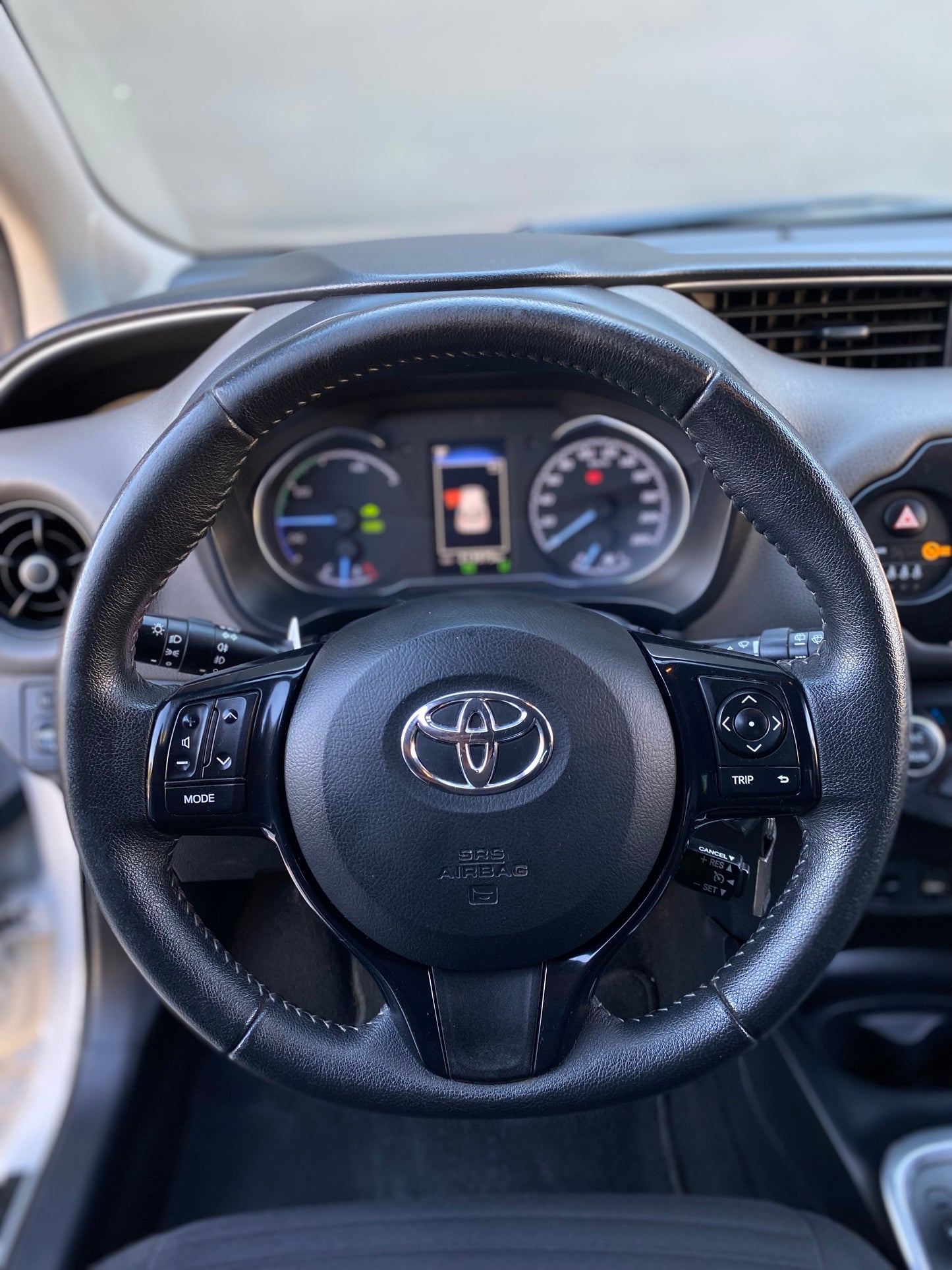 TOYOTA YARIS HYBRID