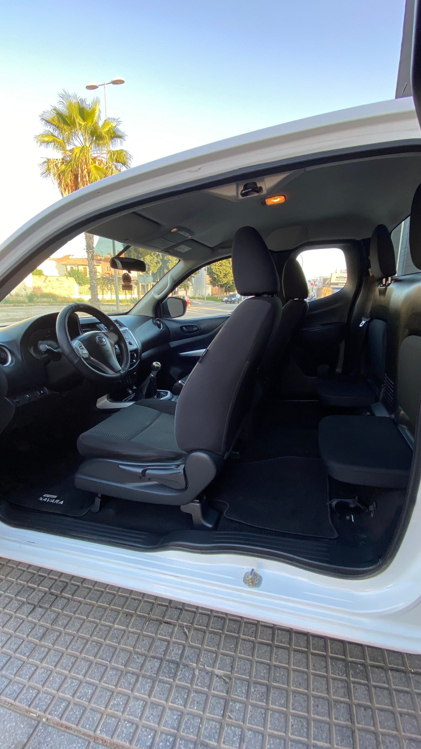 NISSAN NAVARA NP300