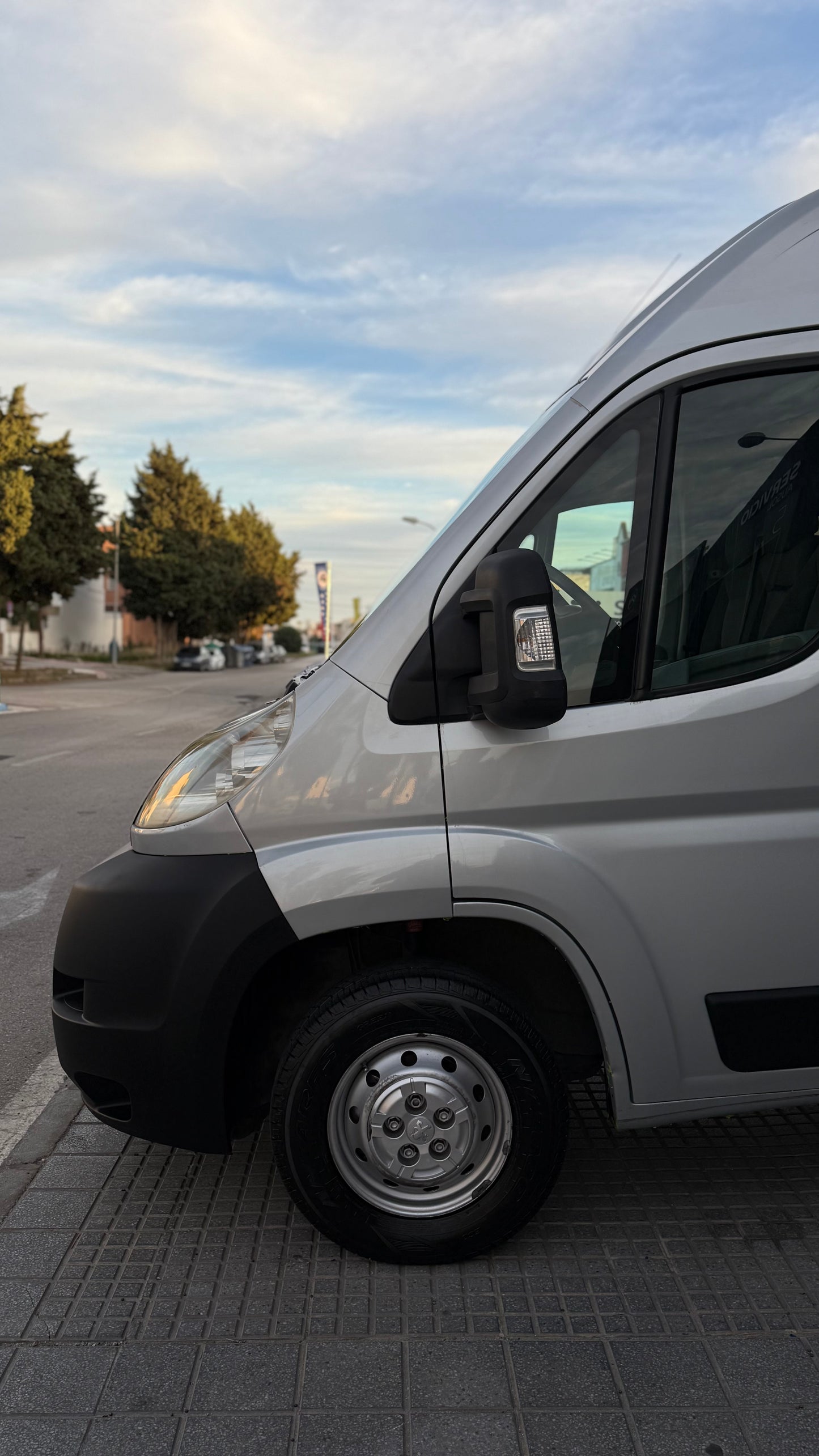 PEUGEOT BOXER 9 PLAZAS