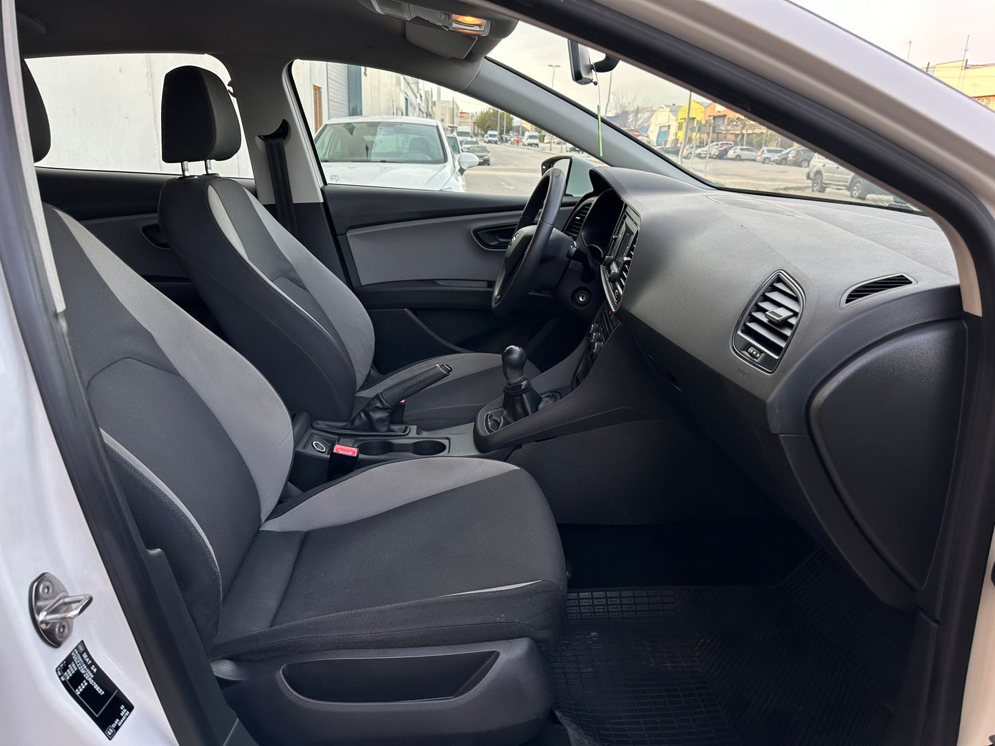 SEAT LEON
