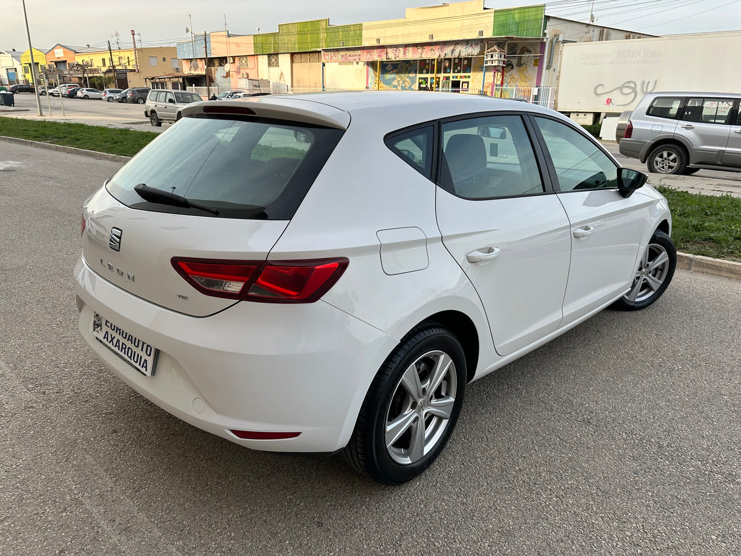 SEAT LEON