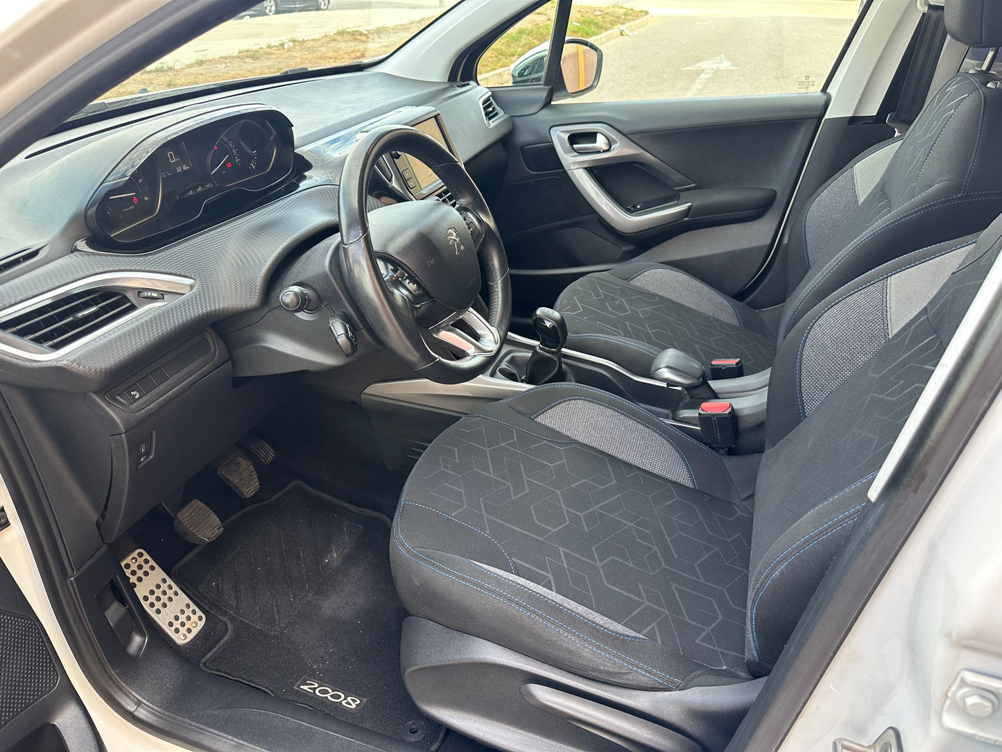 PEUGEOT 2008 Allure 1.6 BlueHDi