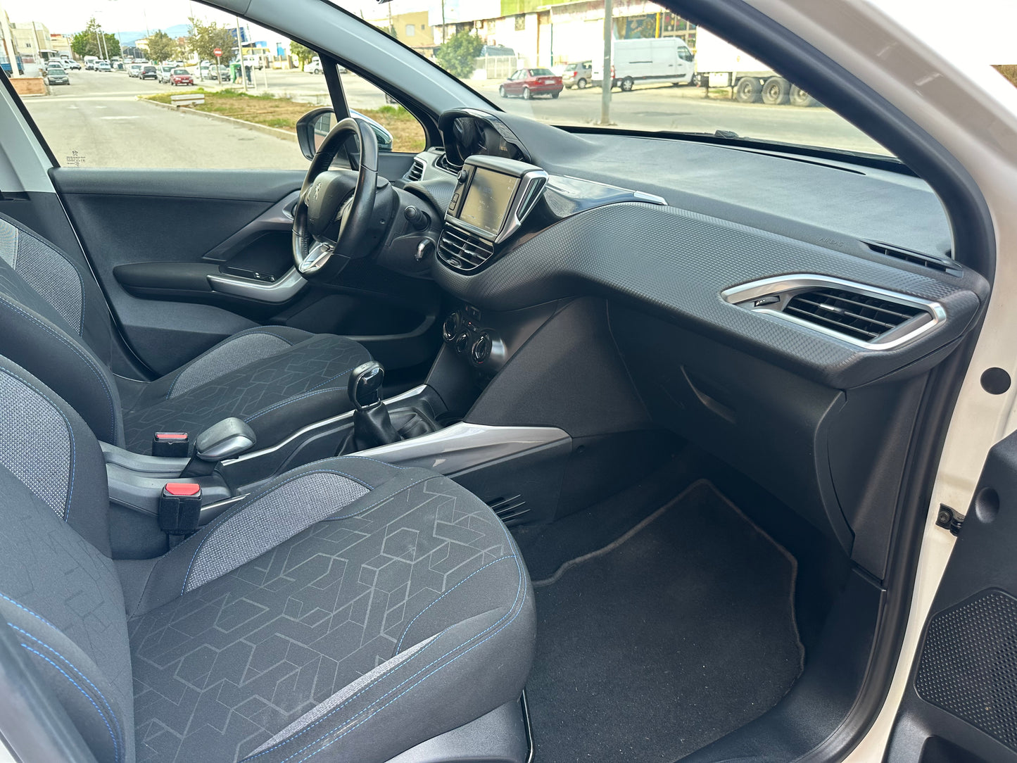 PEUGEOT 2008 Allure 1.6 BlueHDi