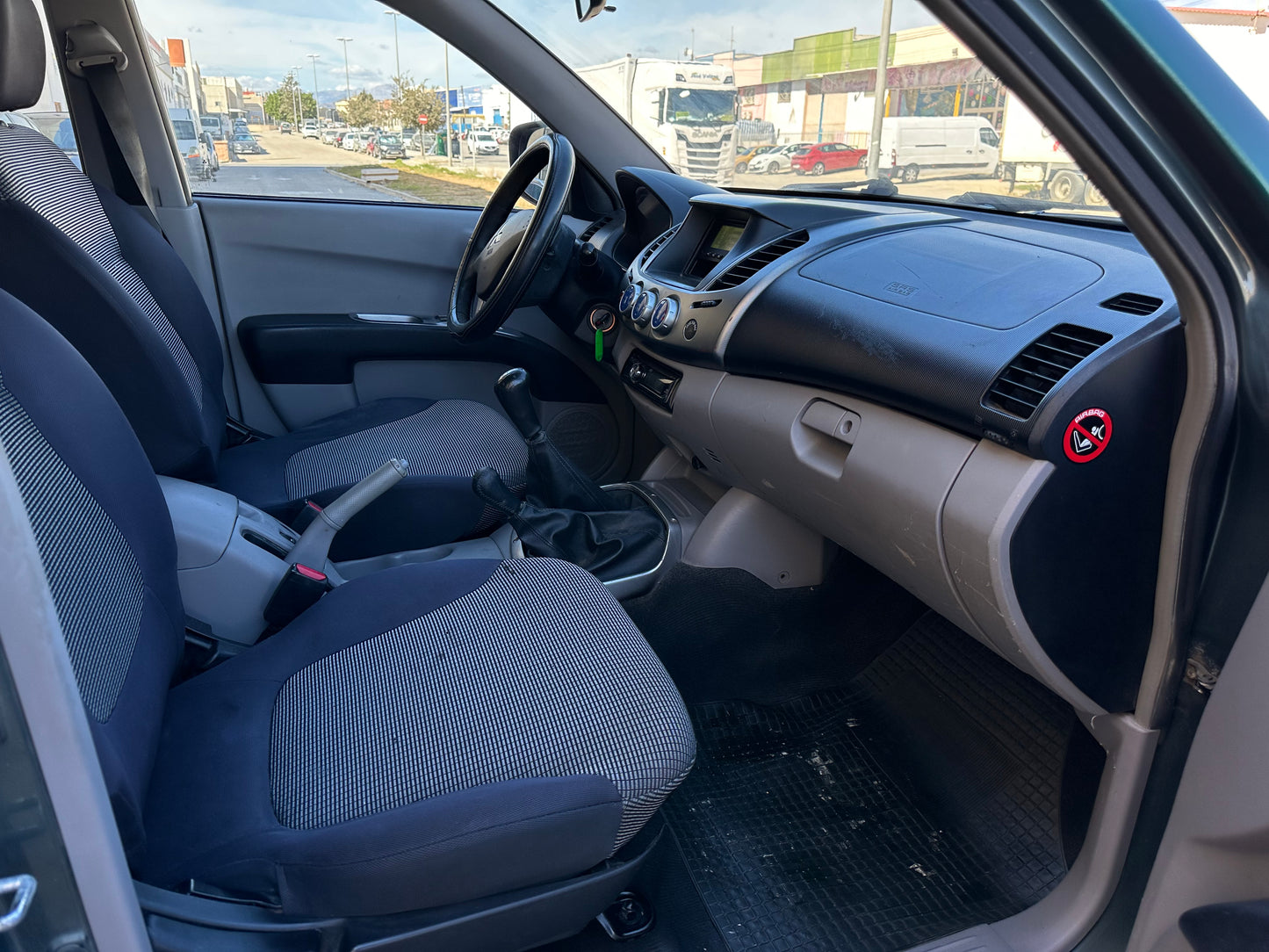 MITSUBISHI L200 PICK-UP 2.5