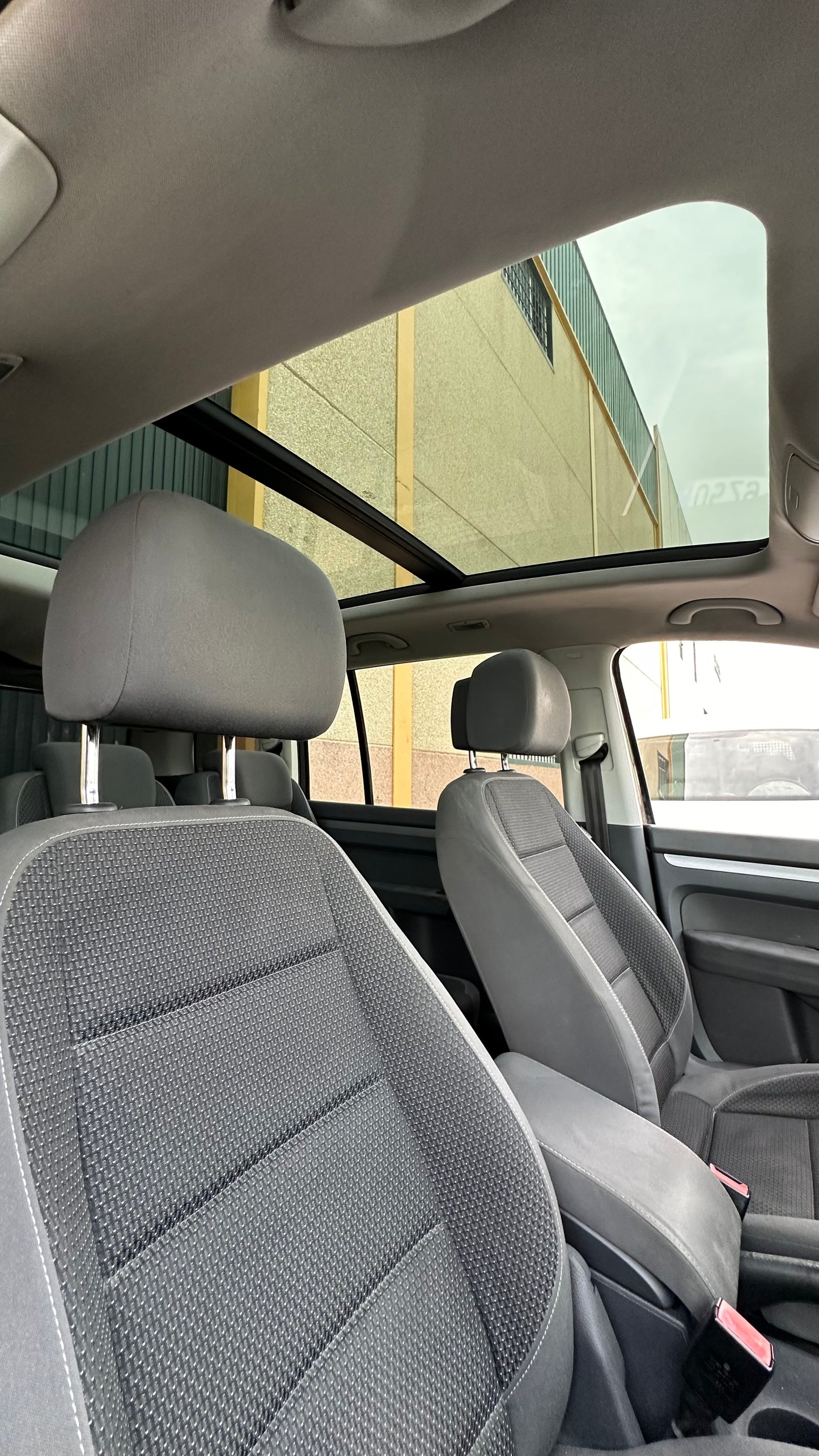 VOLKSWAGEN TOURAN 1.6 TDI 7 PLAZAS