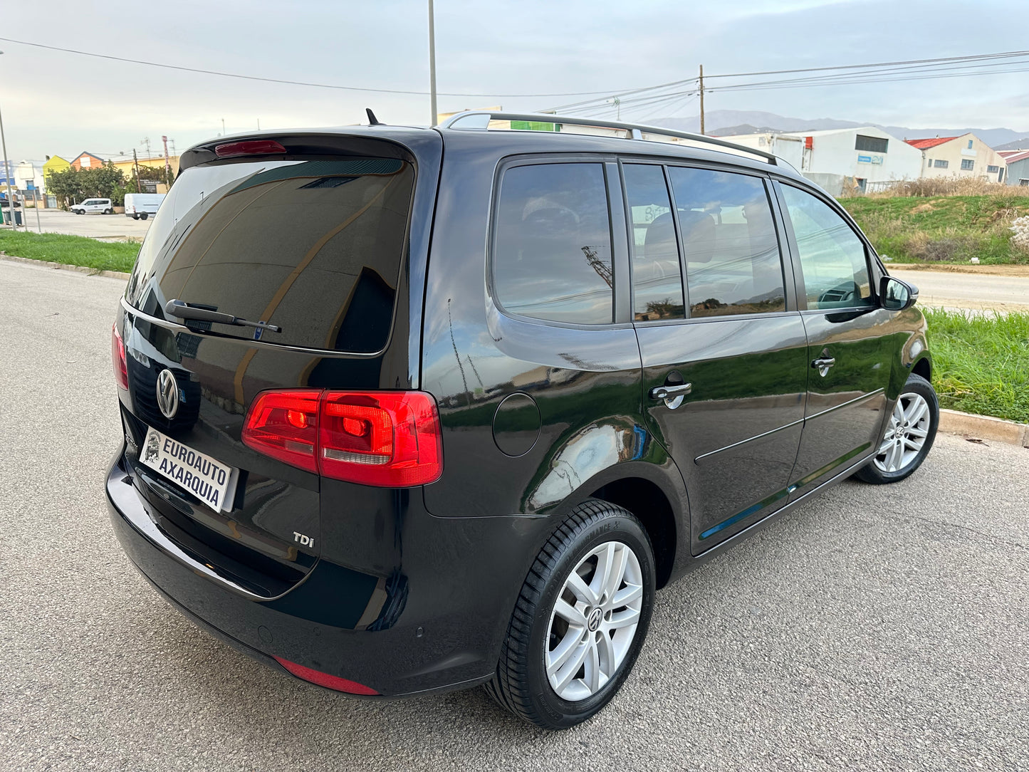 VOLKSWAGEN TOURAN 1.6 TDI 7 PLAZAS