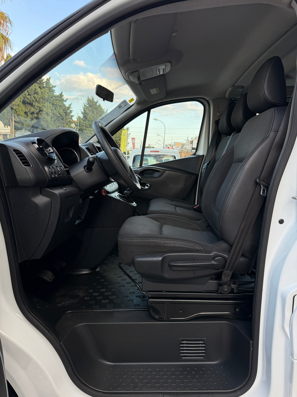 NISSAN NV300 6 PLAZAS