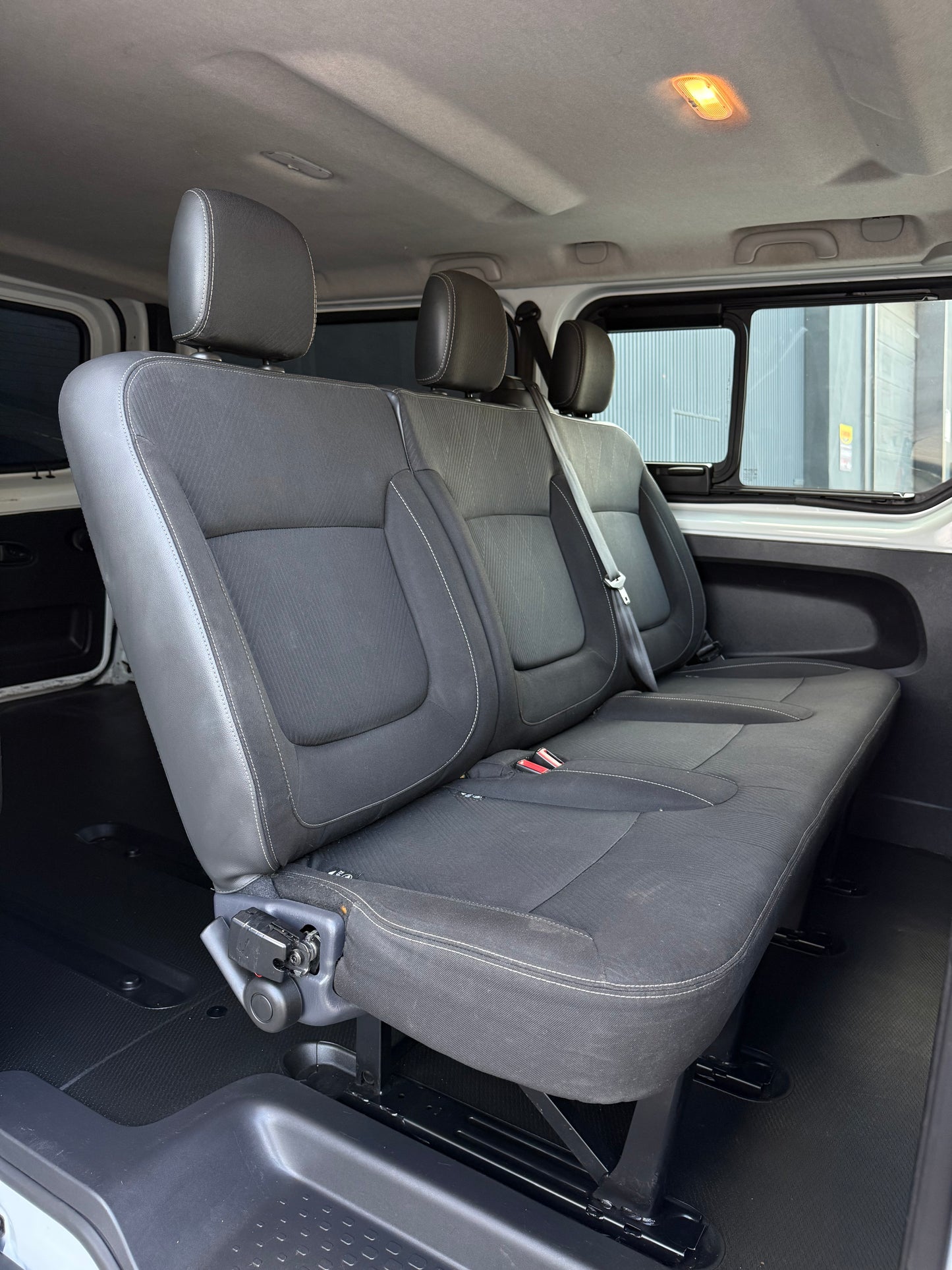 NISSAN NV300 6 PLAZAS