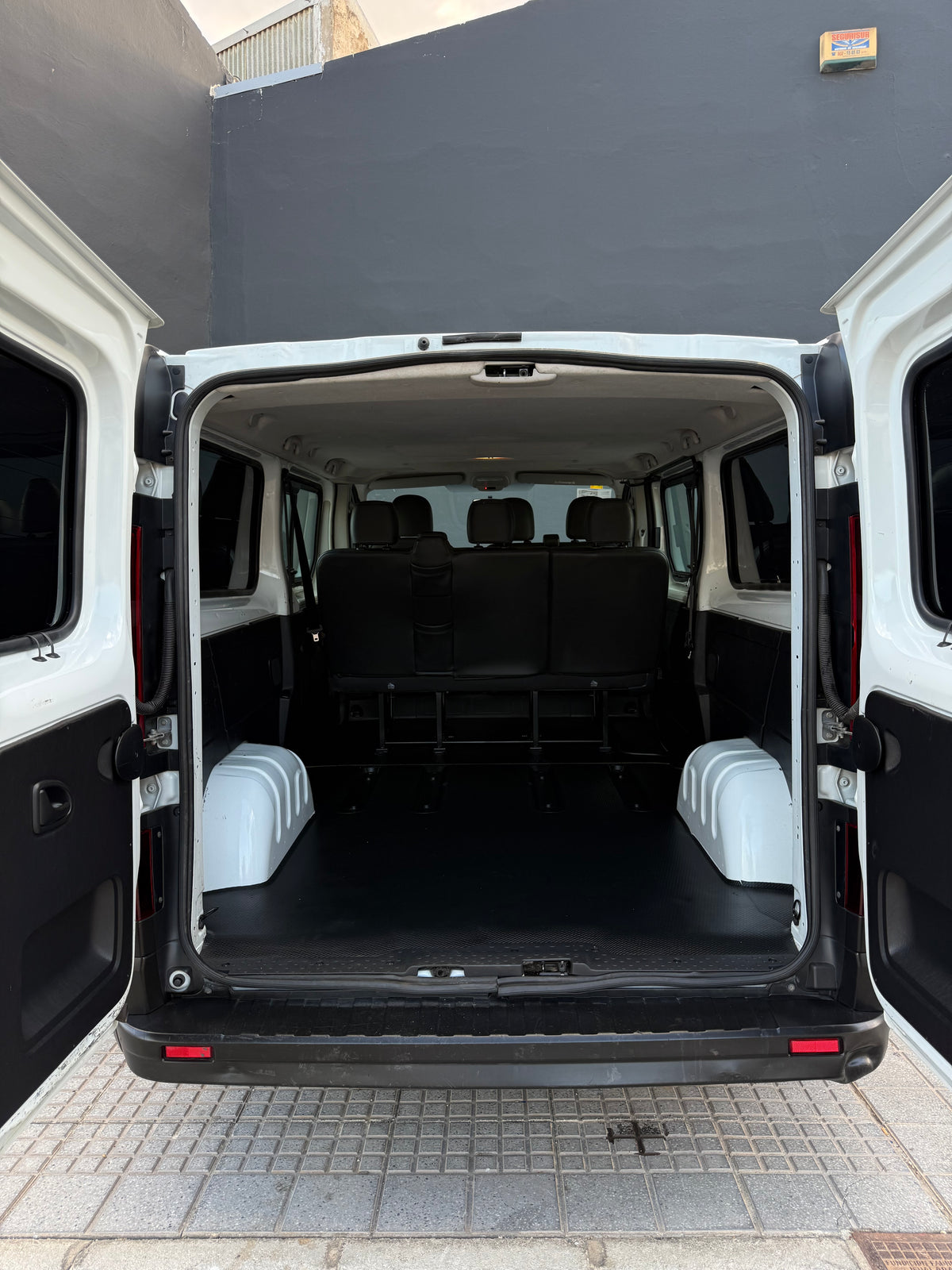 NISSAN NV300 6 PLAZAS