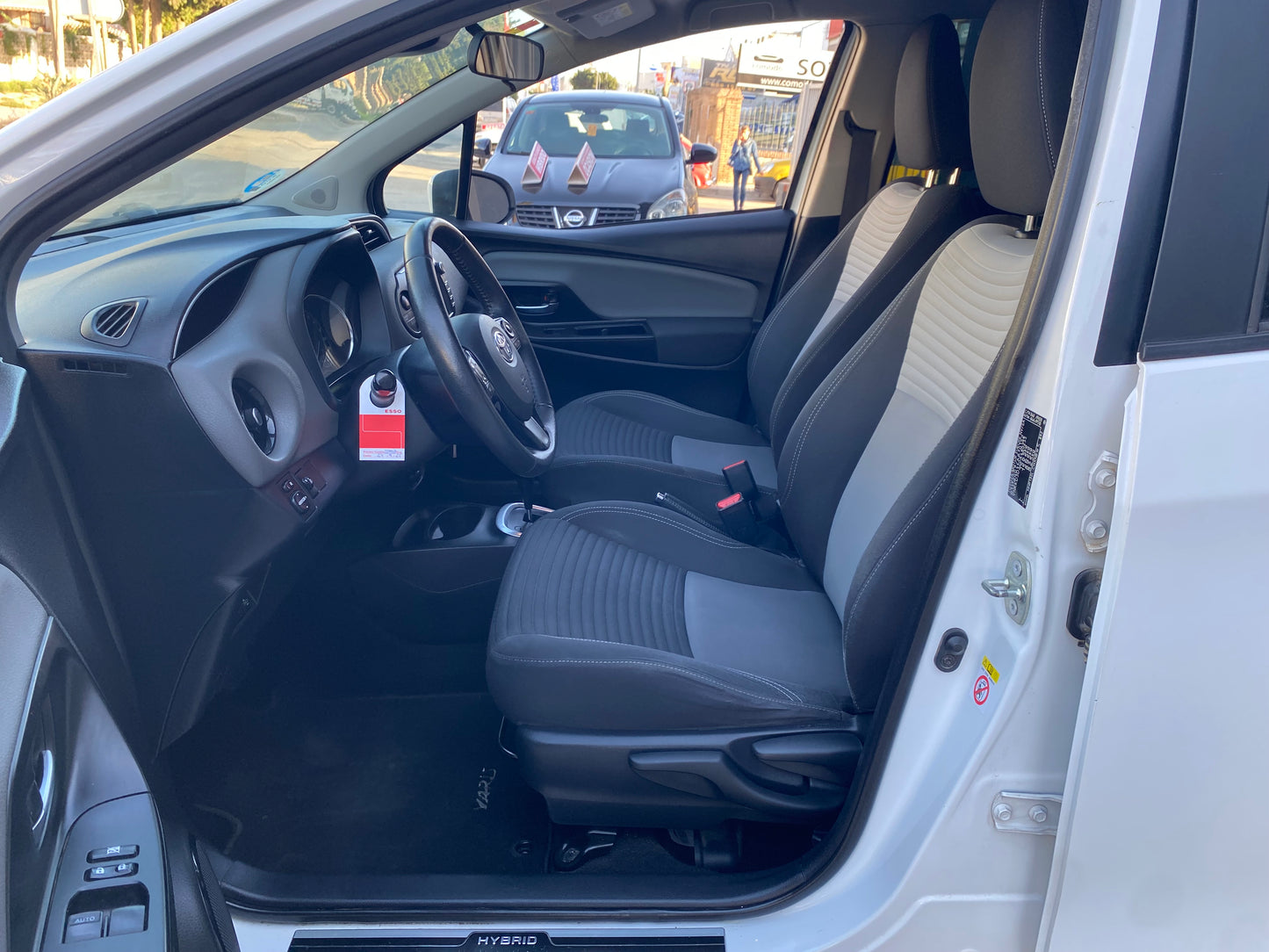 TOYOTA YARIS HYBRID
