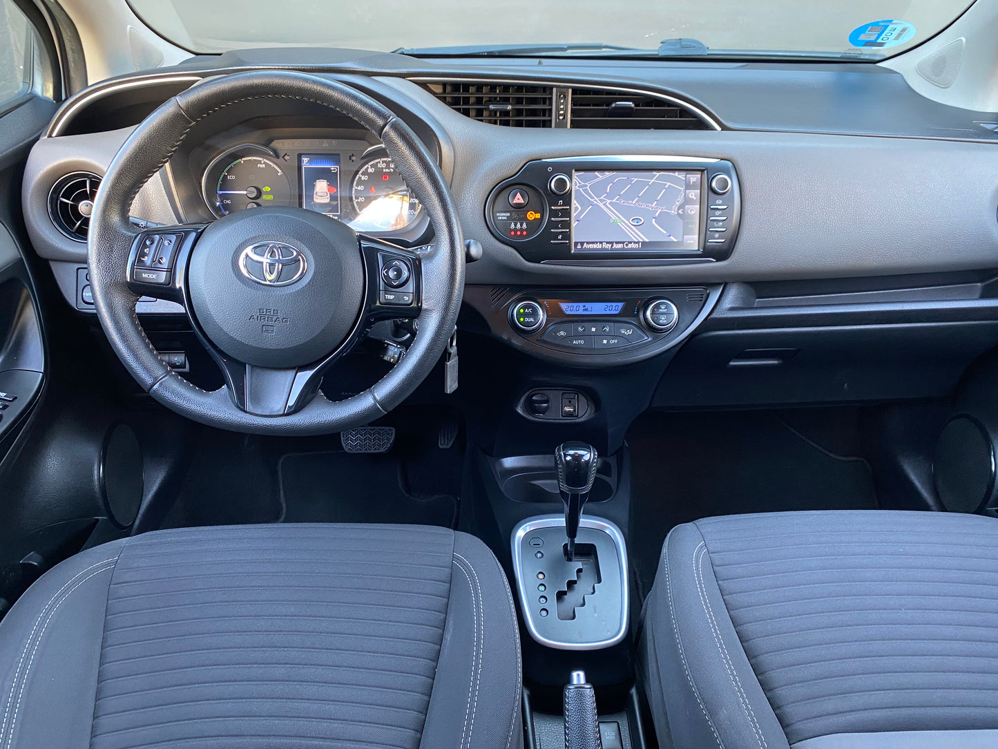 TOYOTA YARIS HYBRID
