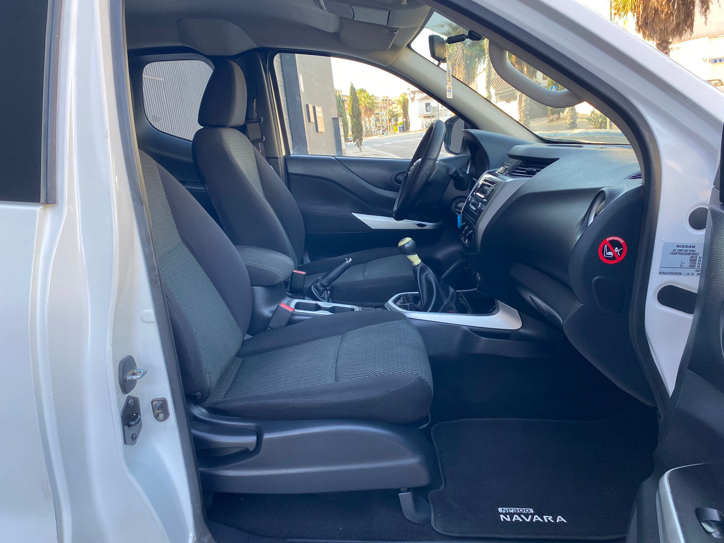 NISSAN NAVARA NP300