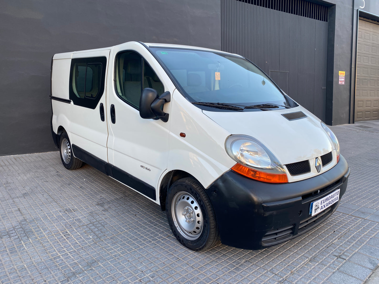 RENAULT TRAFIC