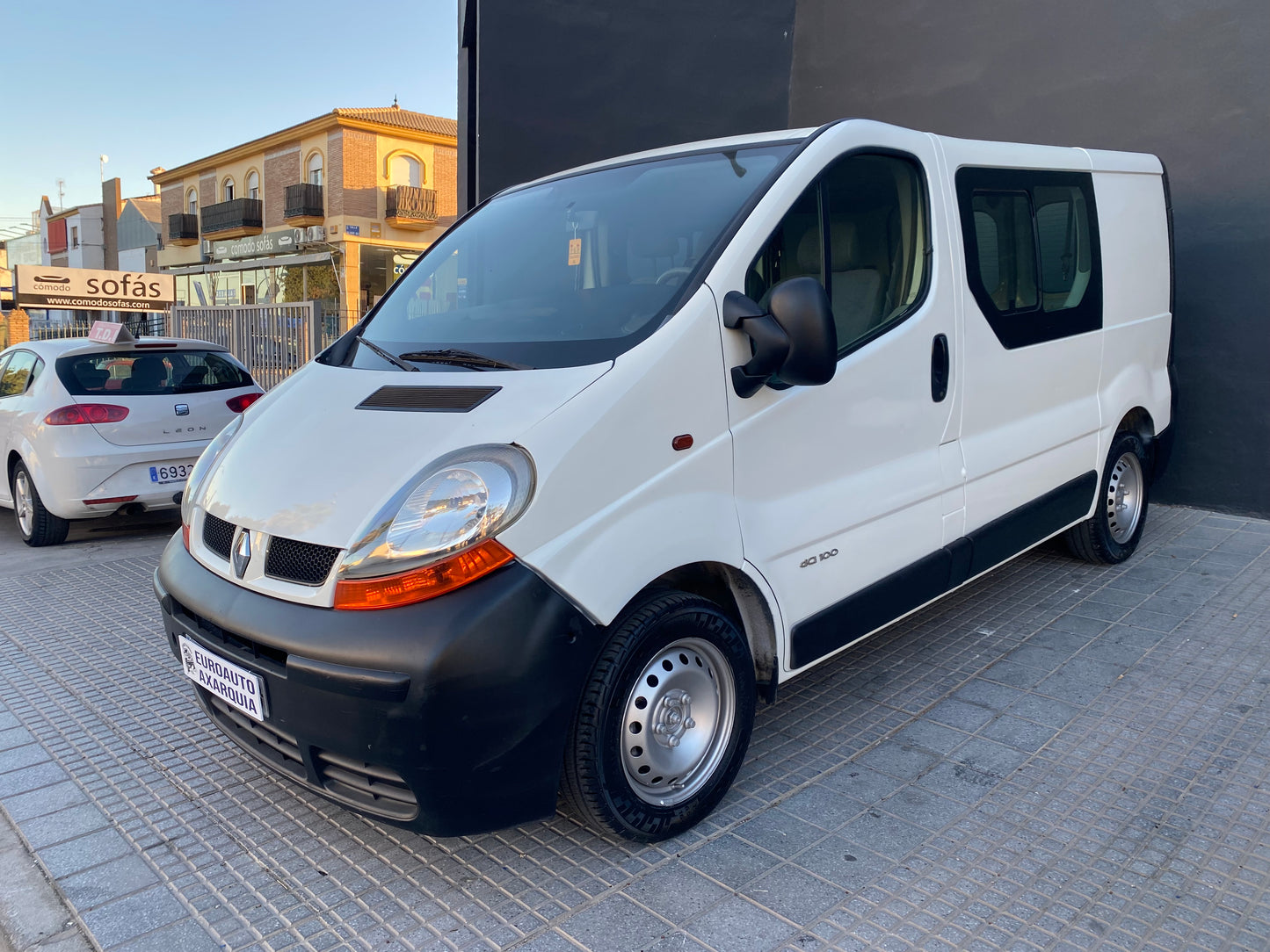 RENAULT TRAFIC