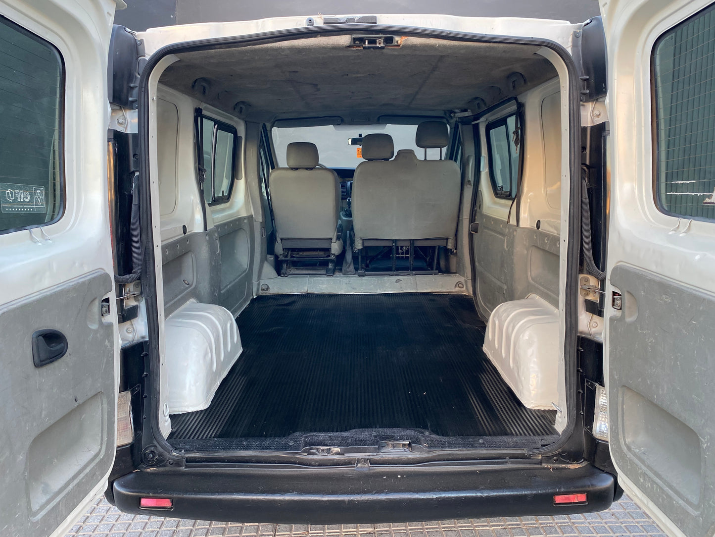RENAULT TRAFIC