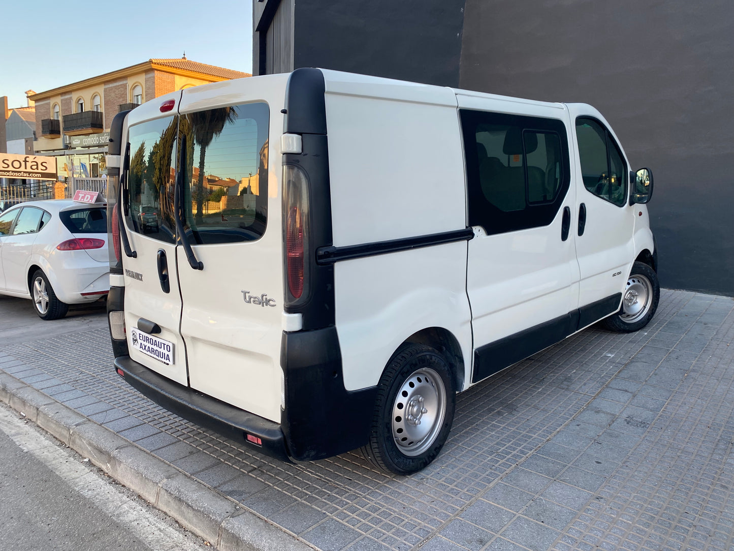 RENAULT TRAFIC