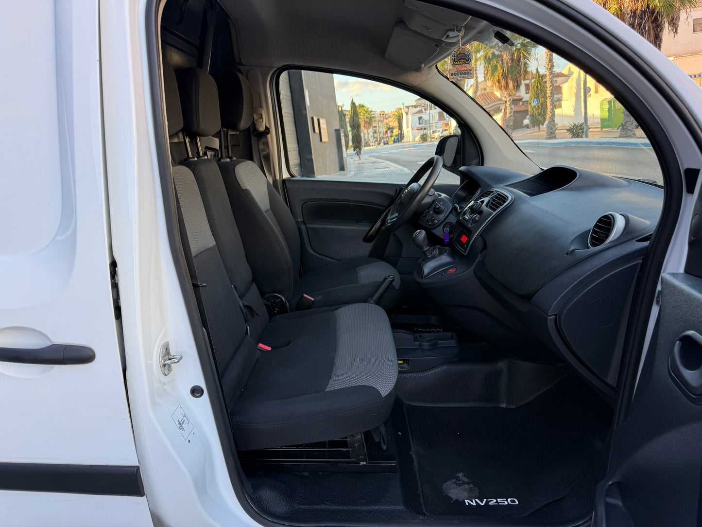 NISSAN NV 250