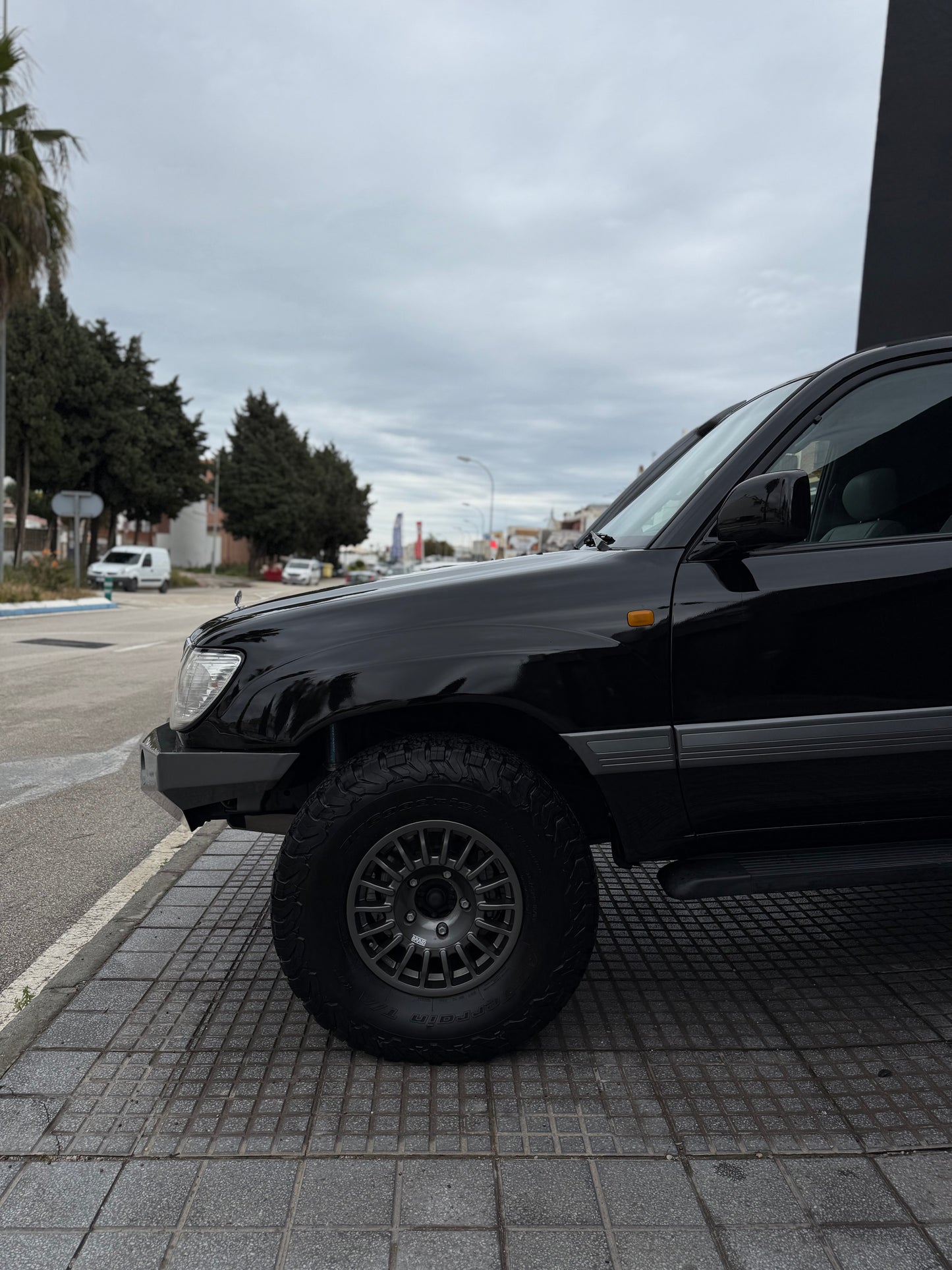 TOYOTA LAND CRUISER HDJ 100