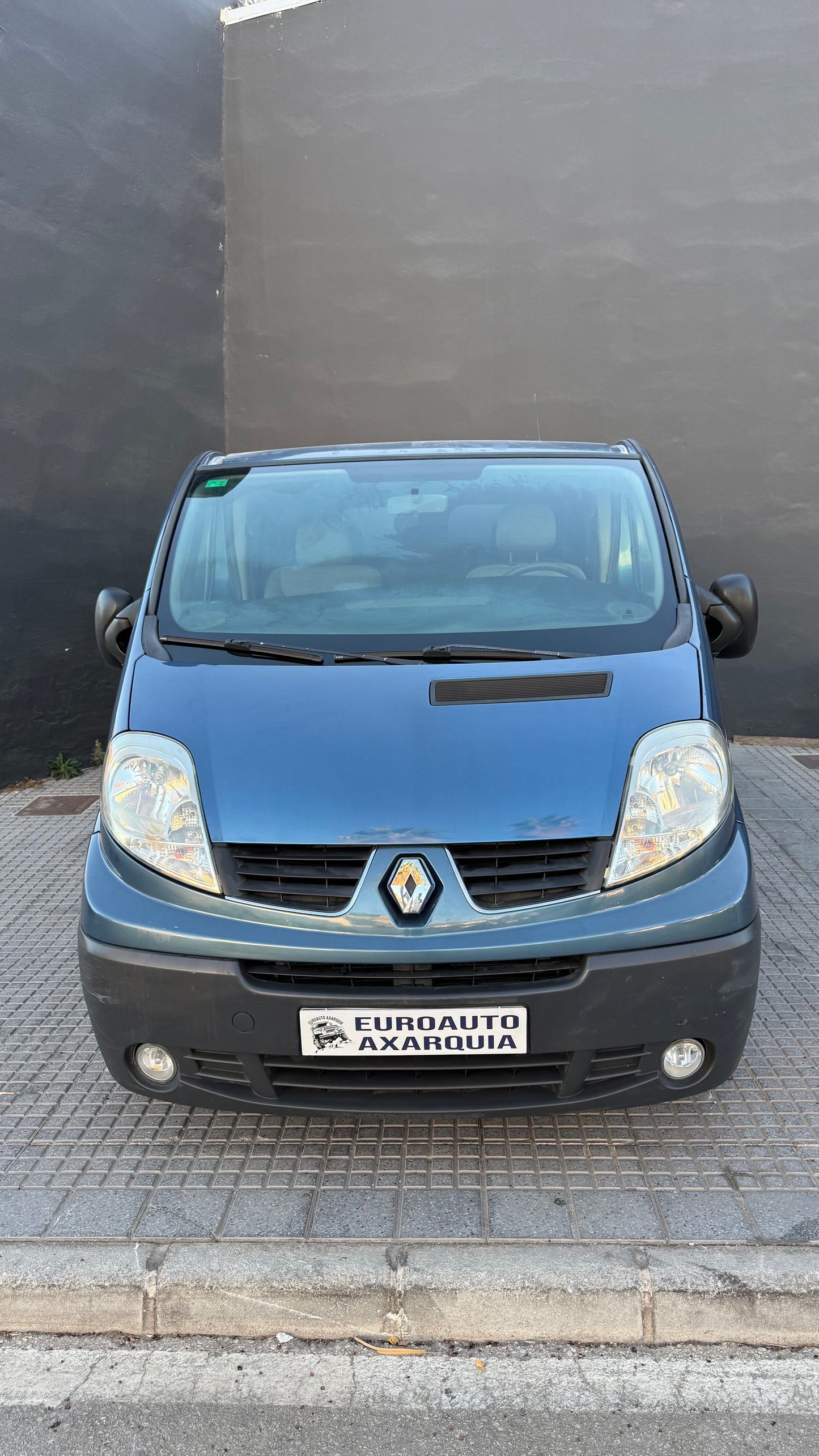 RENAULT TRAFIC