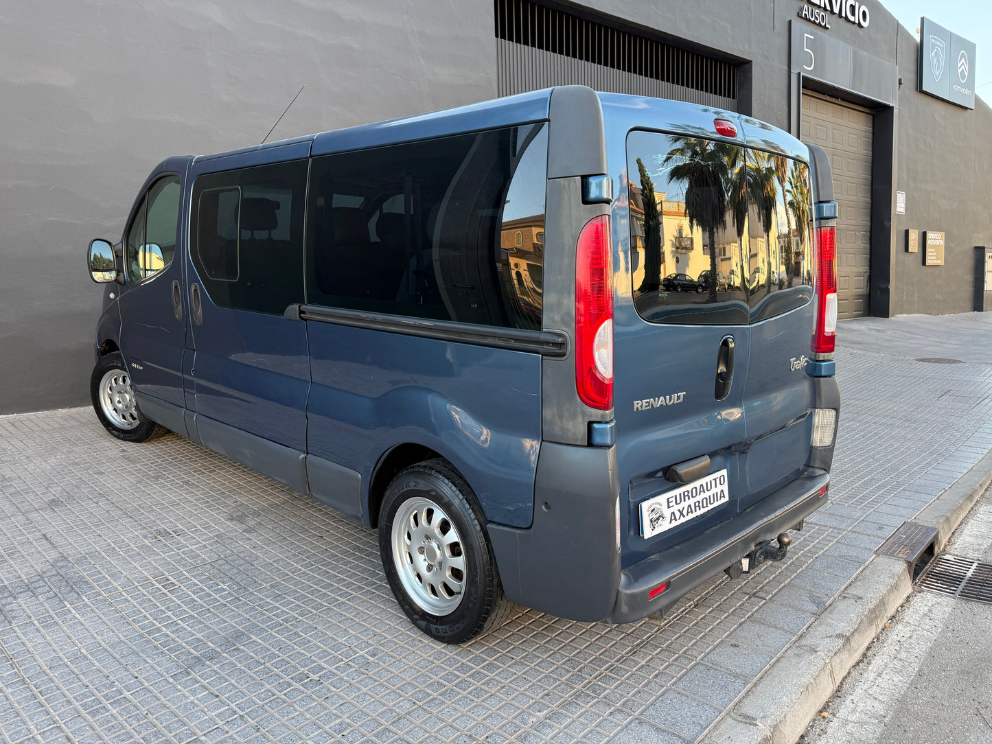 RENAULT TRAFIC
