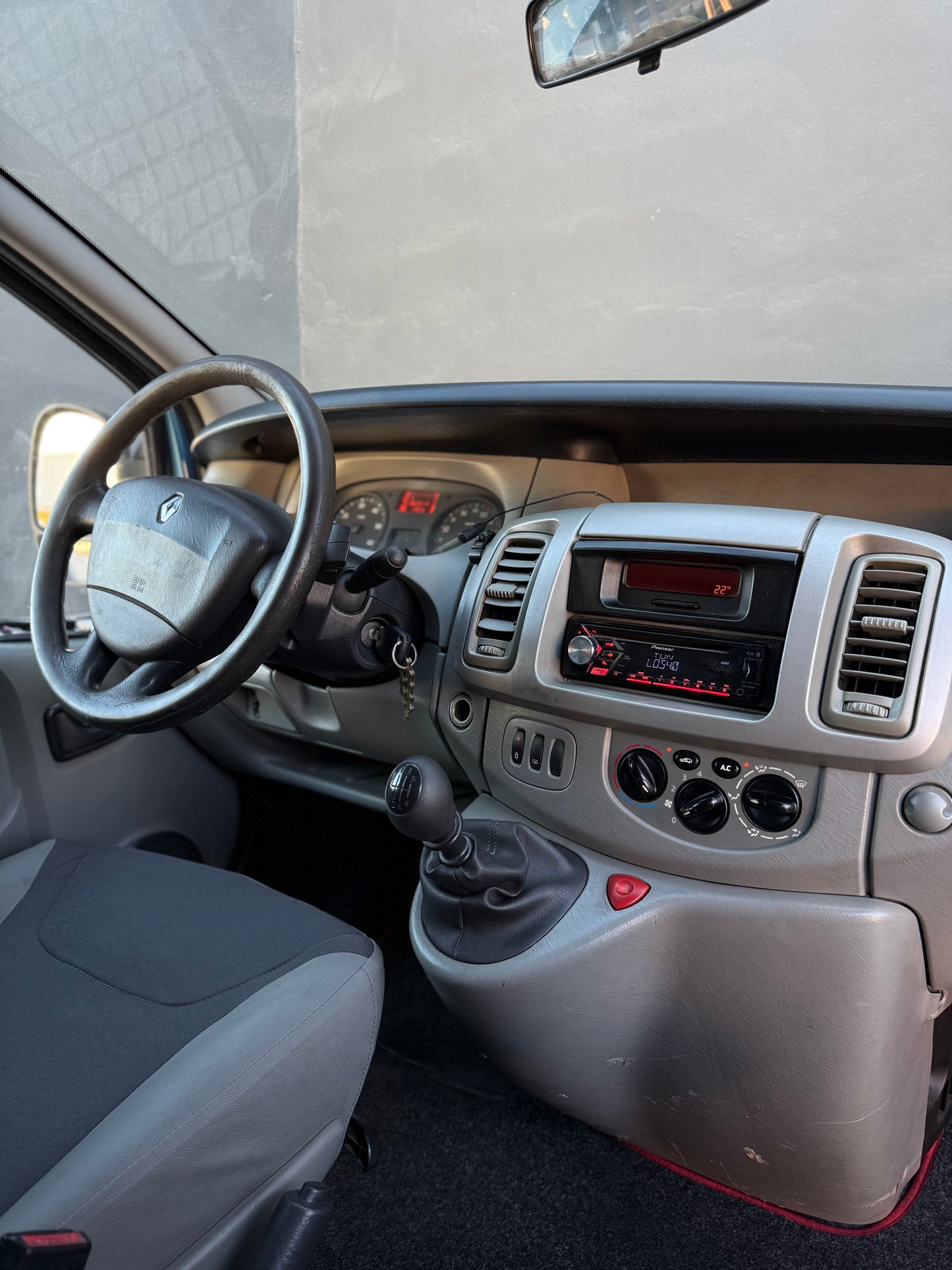 RENAULT TRAFIC