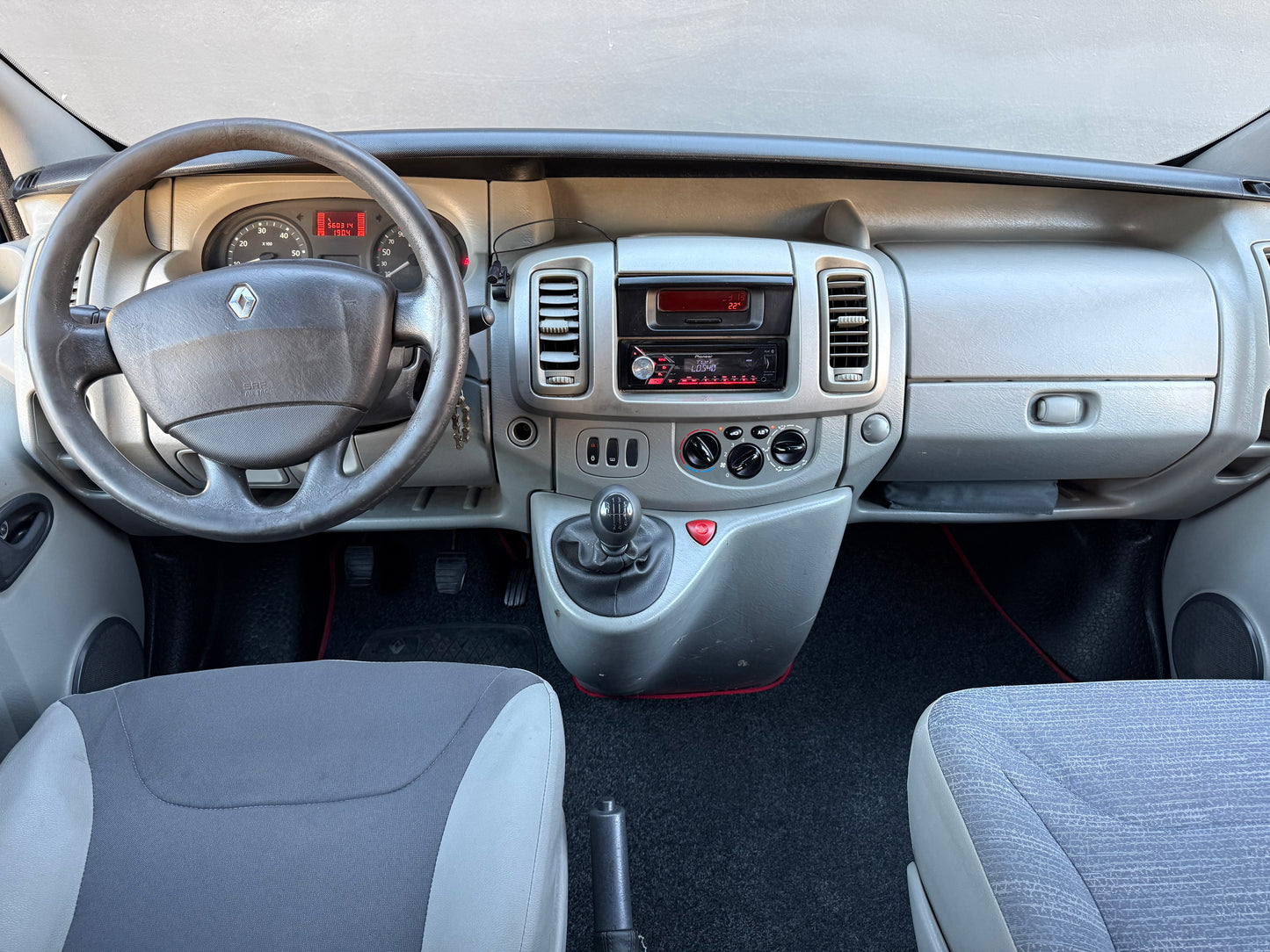 RENAULT TRAFIC