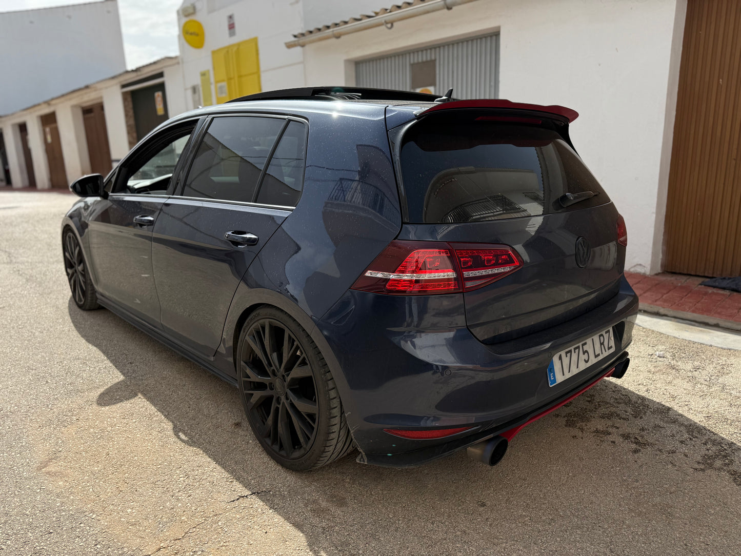 VOLKSWAGEN GOLF GTI PERFORMANCE