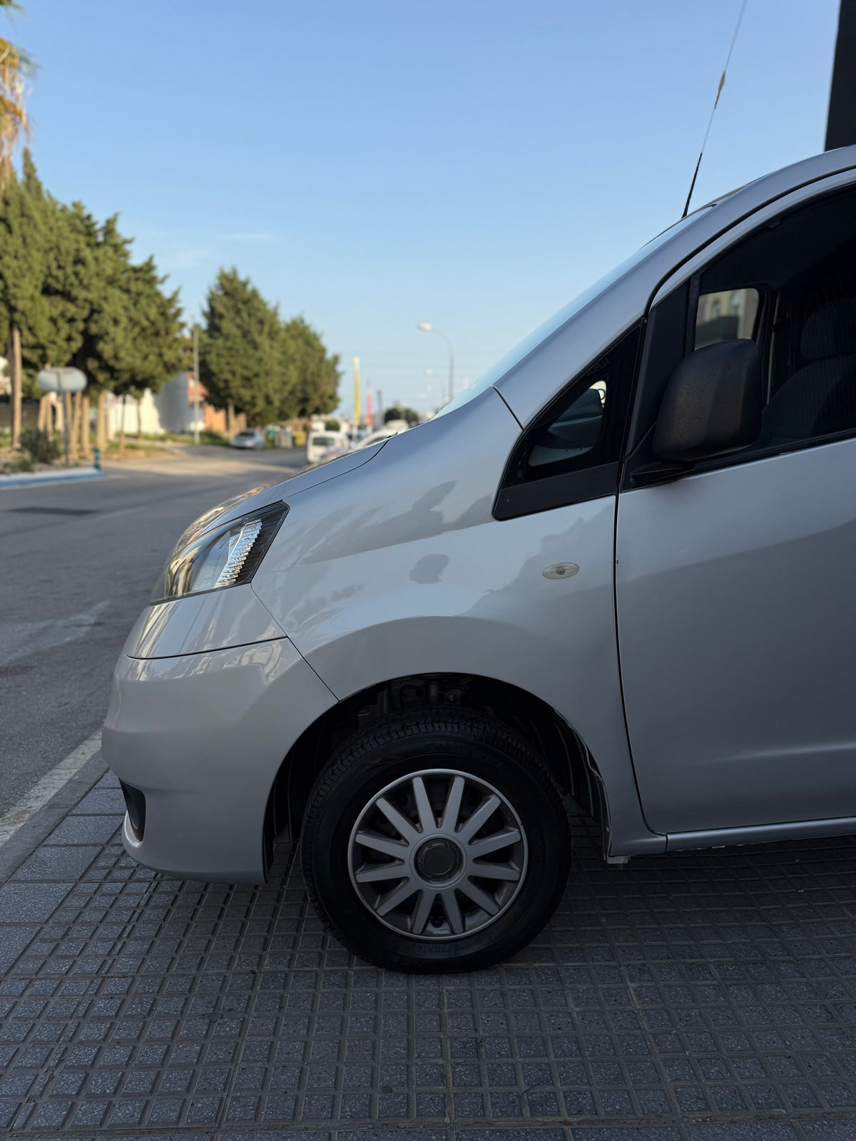 NISSAN NV 200