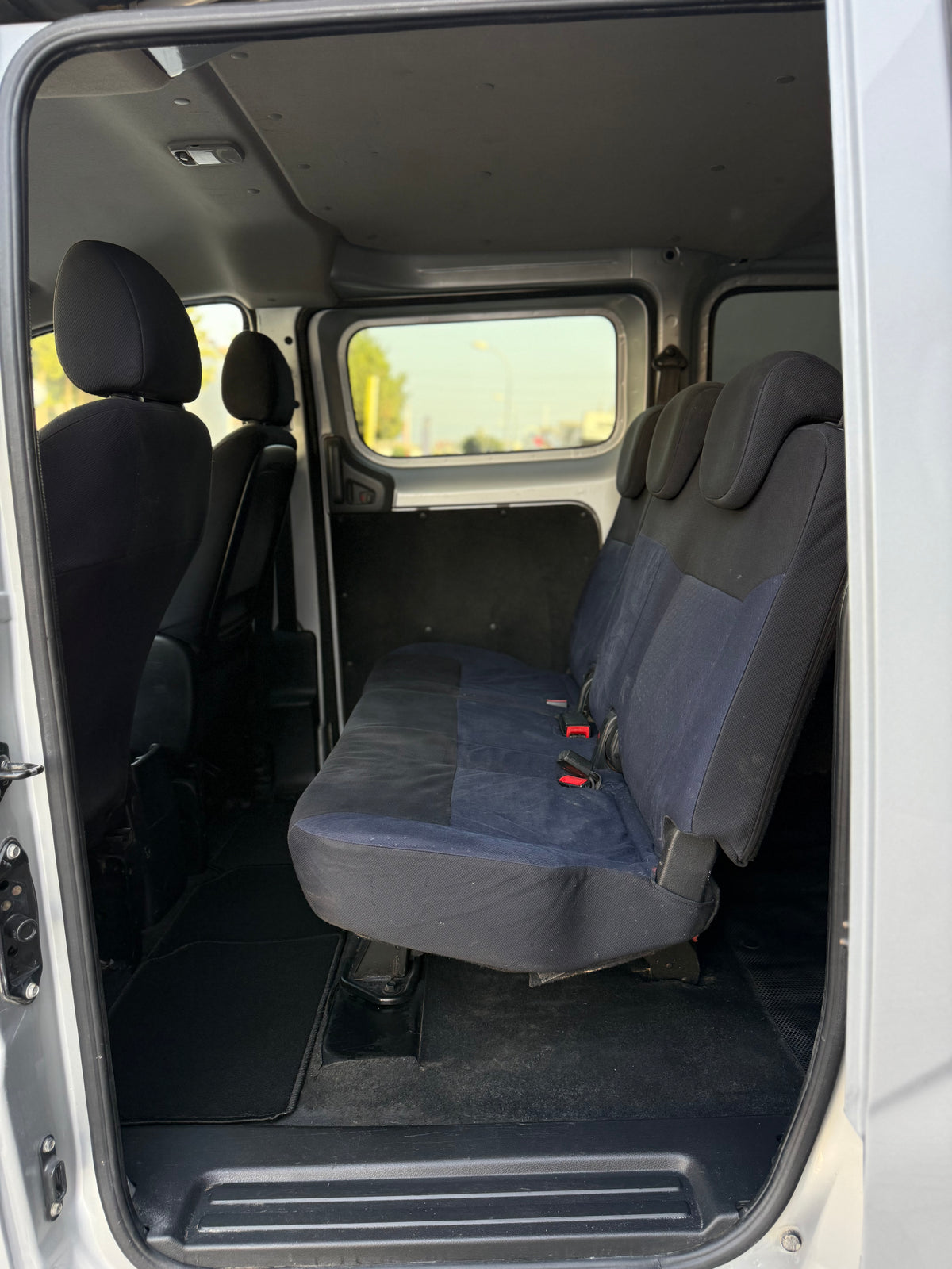 NISSAN NV 200