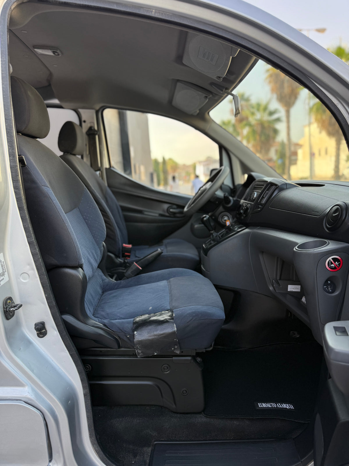 NISSAN NV 200