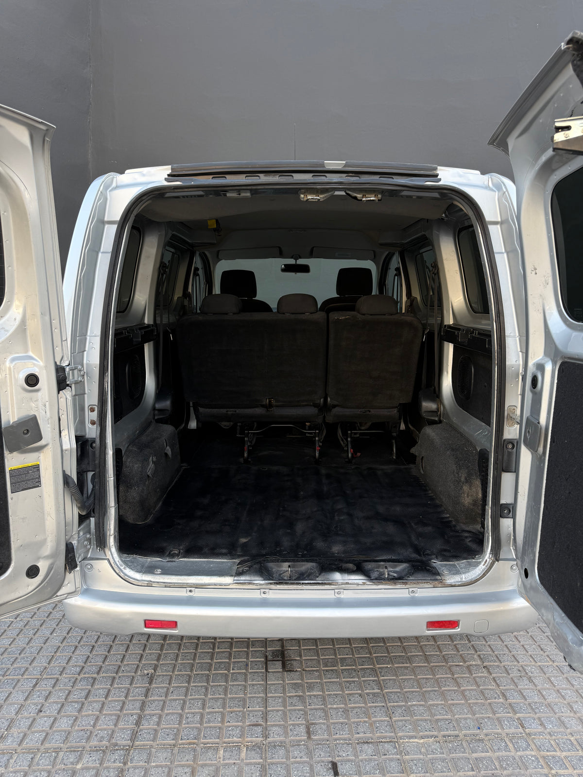 NISSAN NV 200