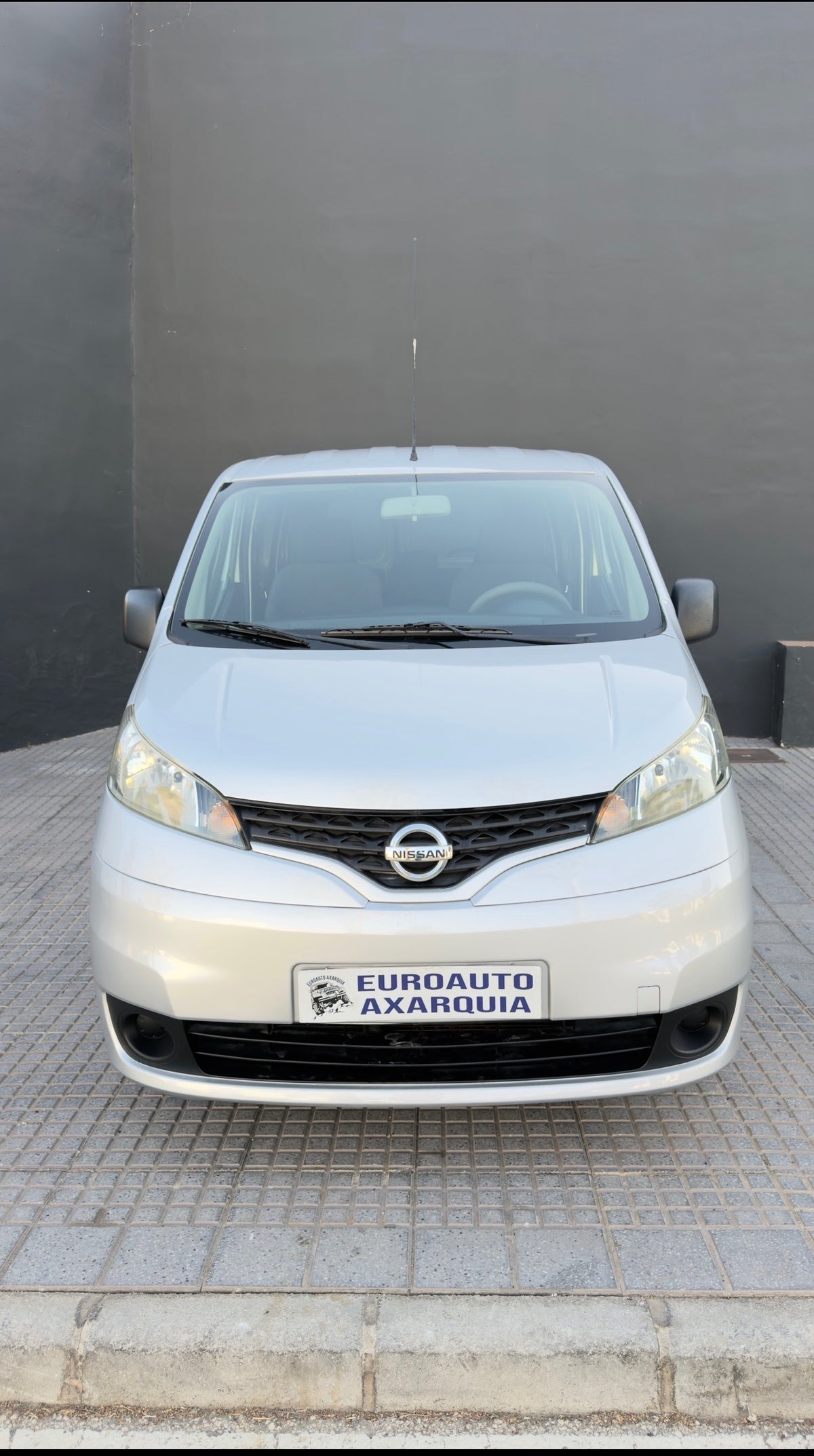 NISSAN NV 200