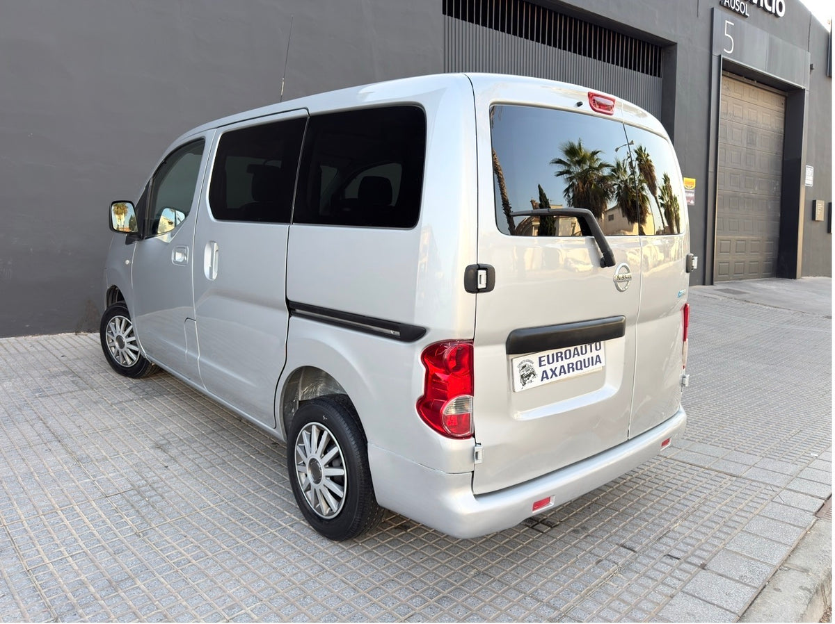 NISSAN NV 200