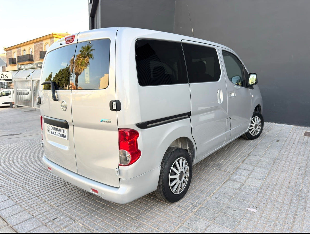NISSAN NV 200