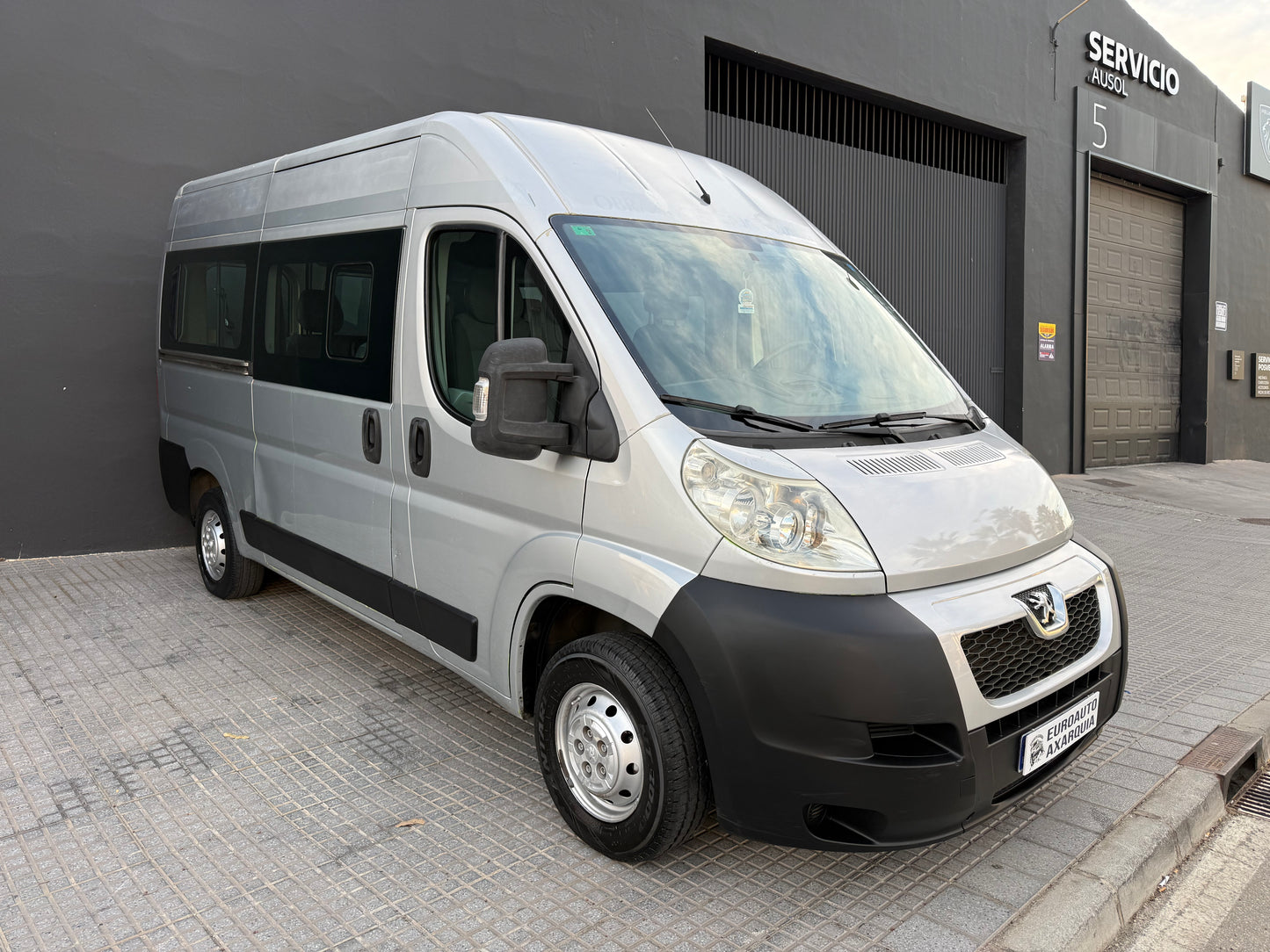PEUGEOT BOXER 9 PLAZAS