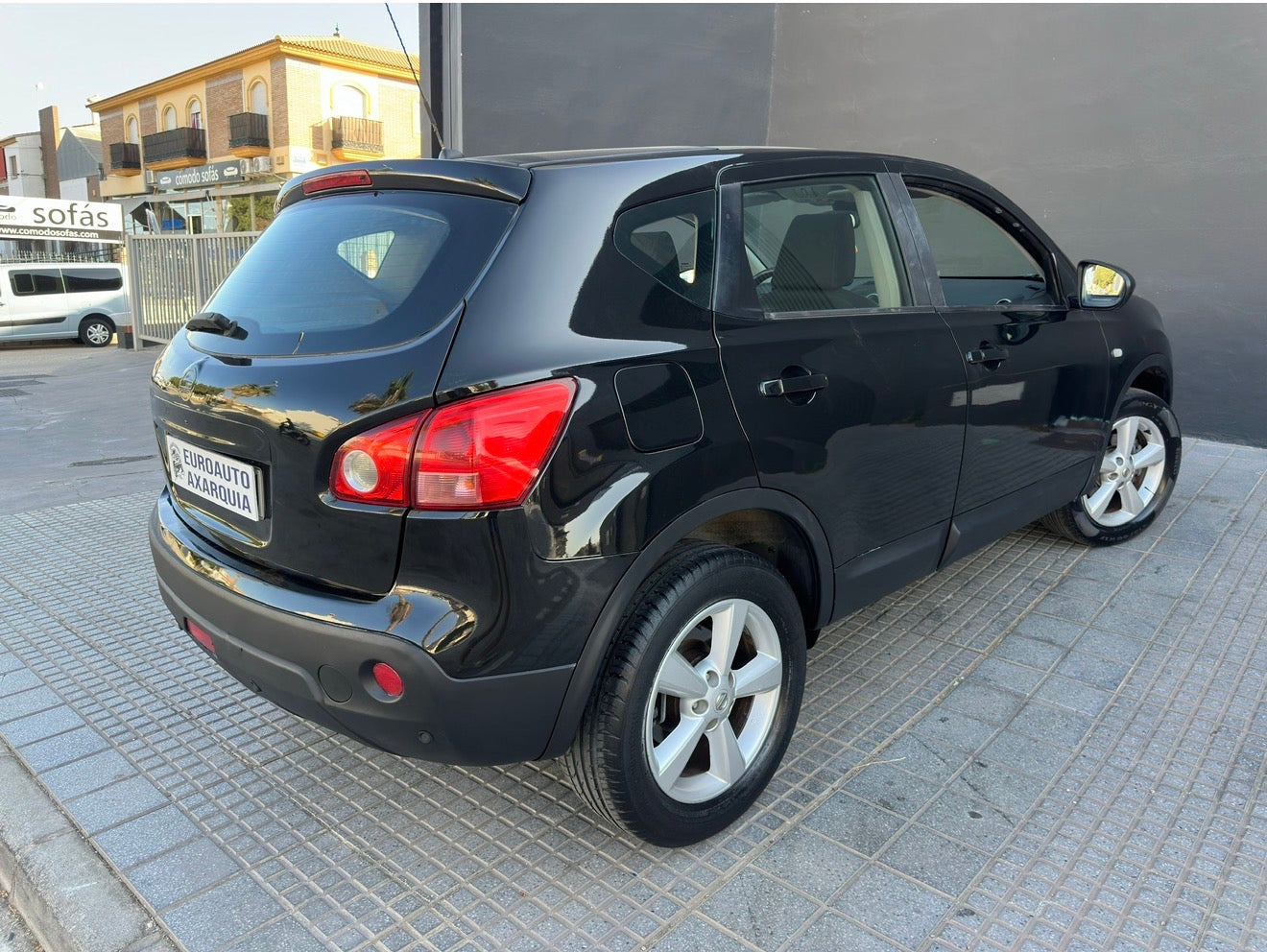 NISSAN QASQAI
