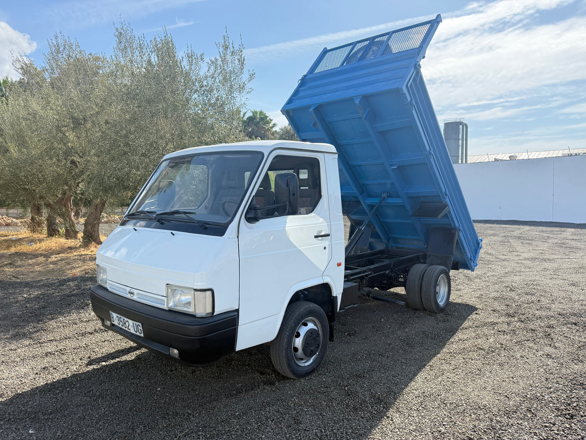NISSAN TRADE VOLQUETE