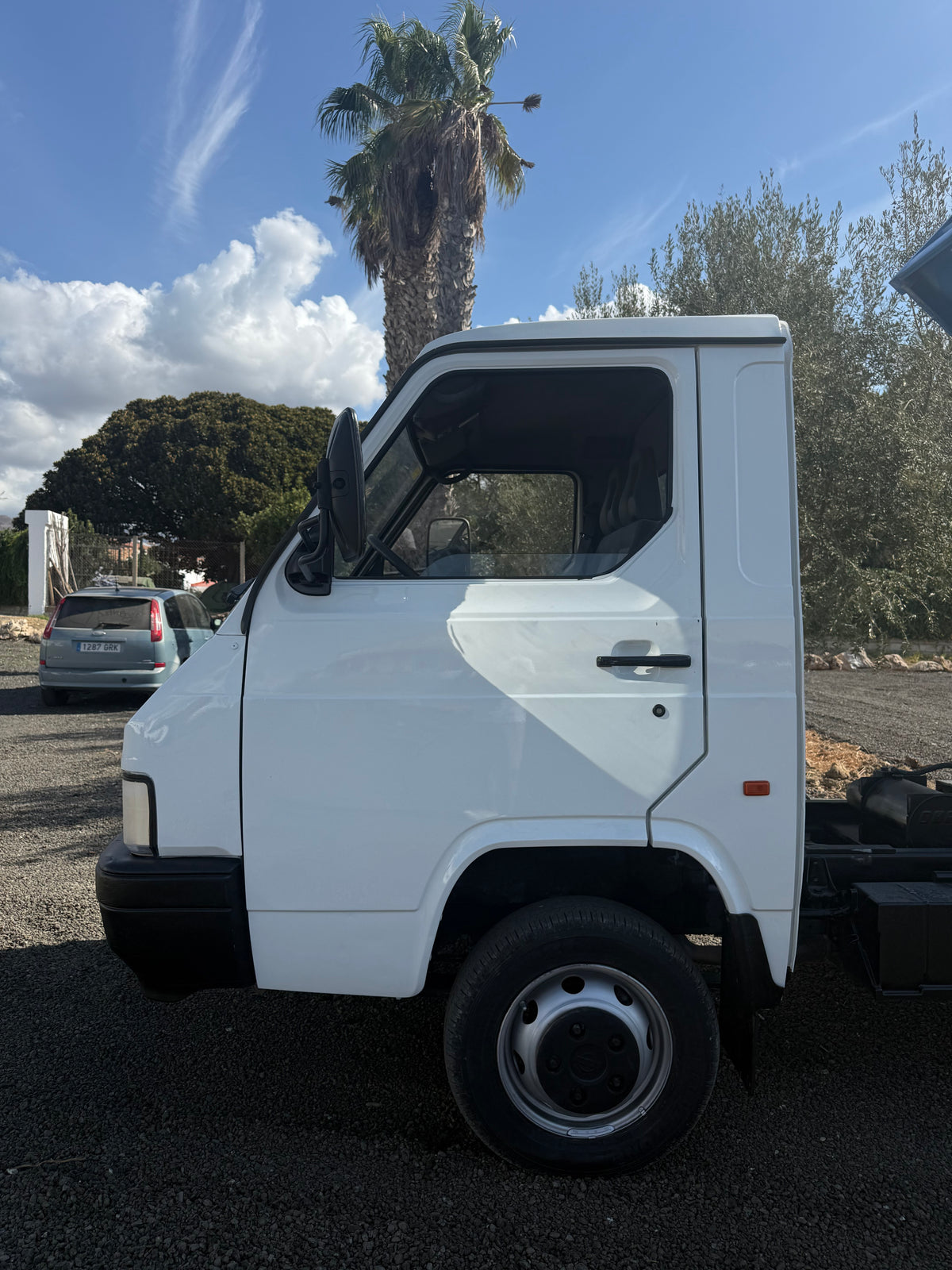 NISSAN TRADE VOLQUETE