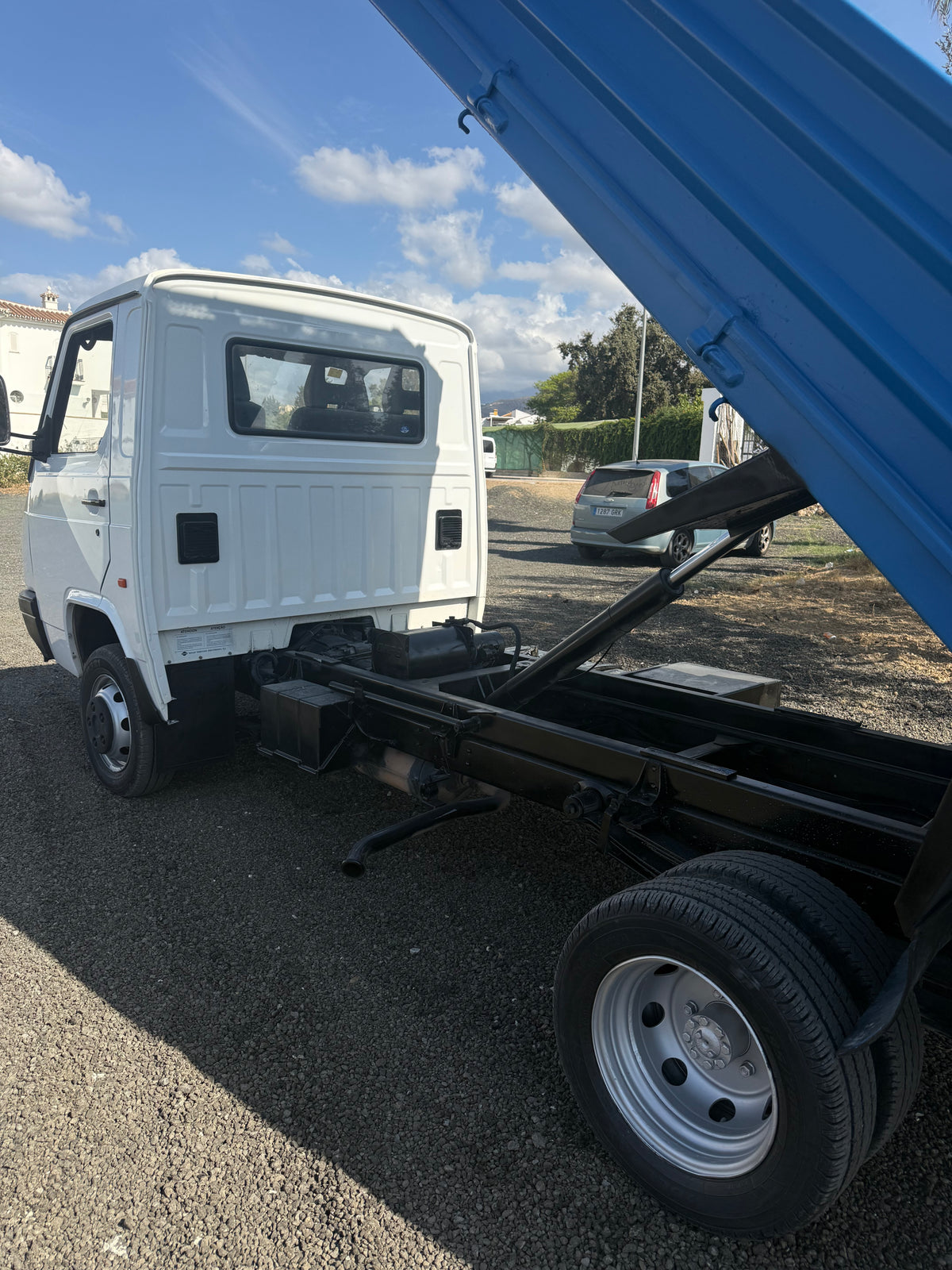NISSAN TRADE VOLQUETE
