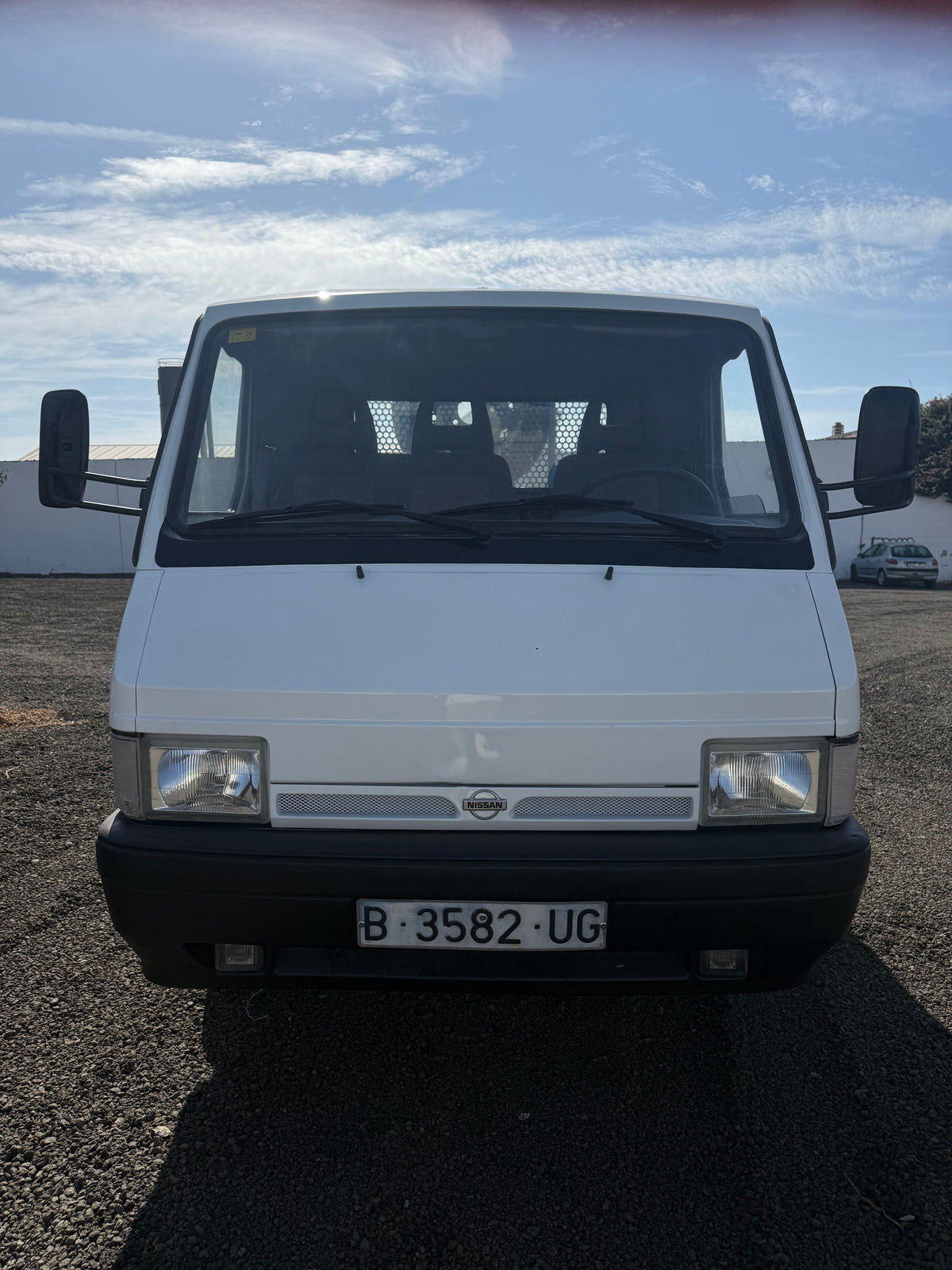 NISSAN TRADE VOLQUETE