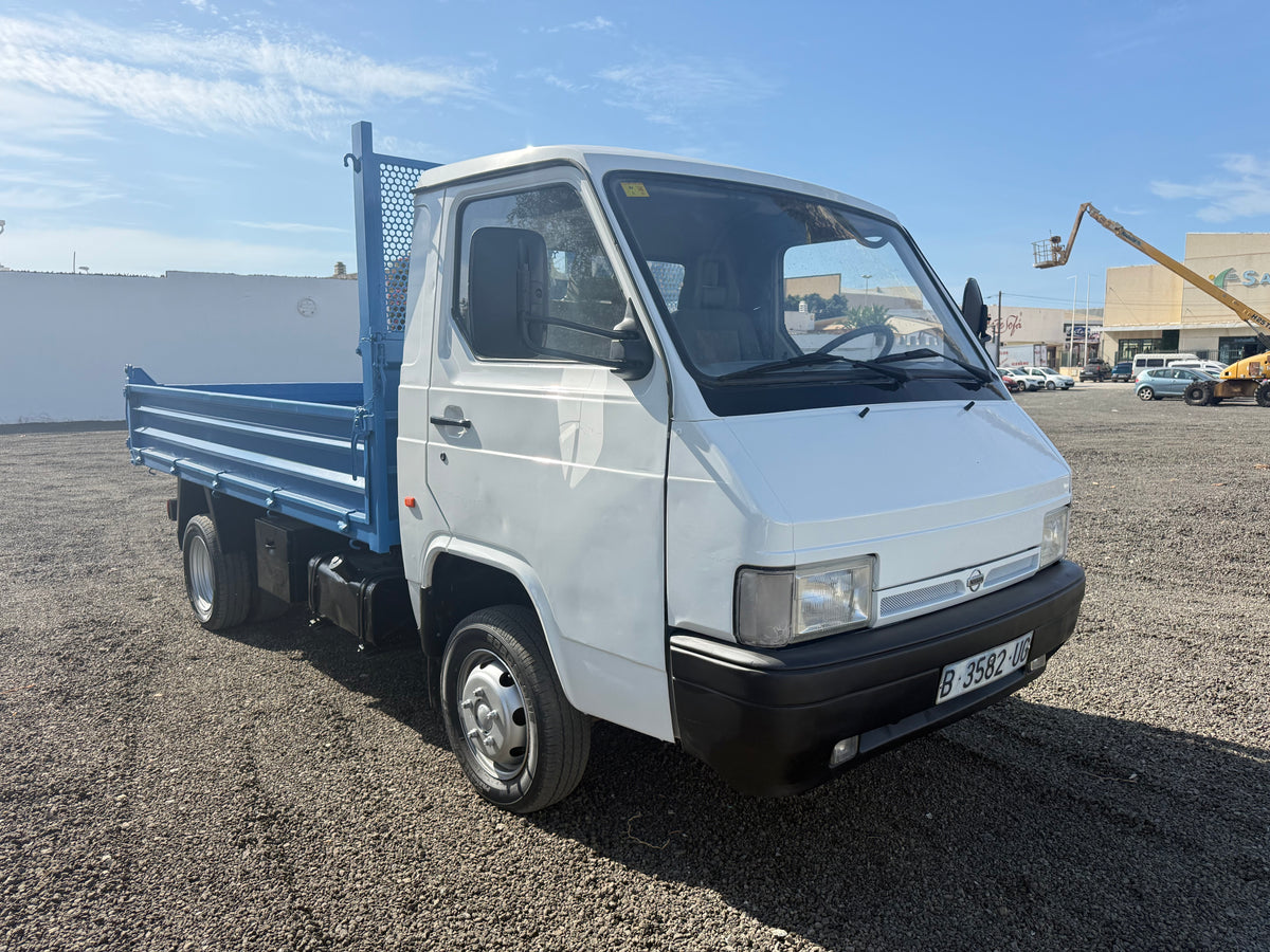 NISSAN TRADE VOLQUETE