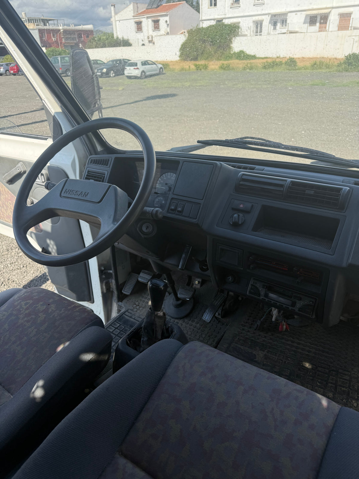 NISSAN TRADE VOLQUETE