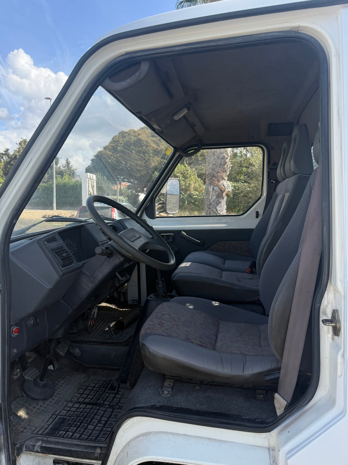 NISSAN TRADE VOLQUETE