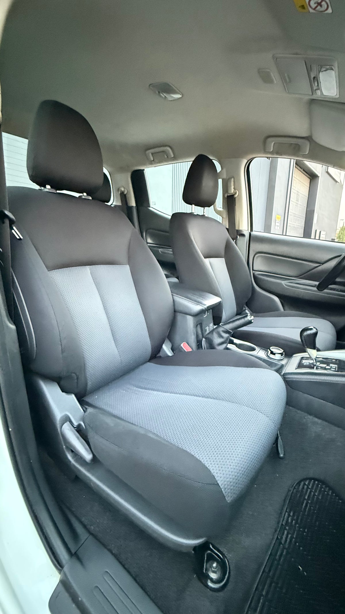 MITSUBISHI L-200