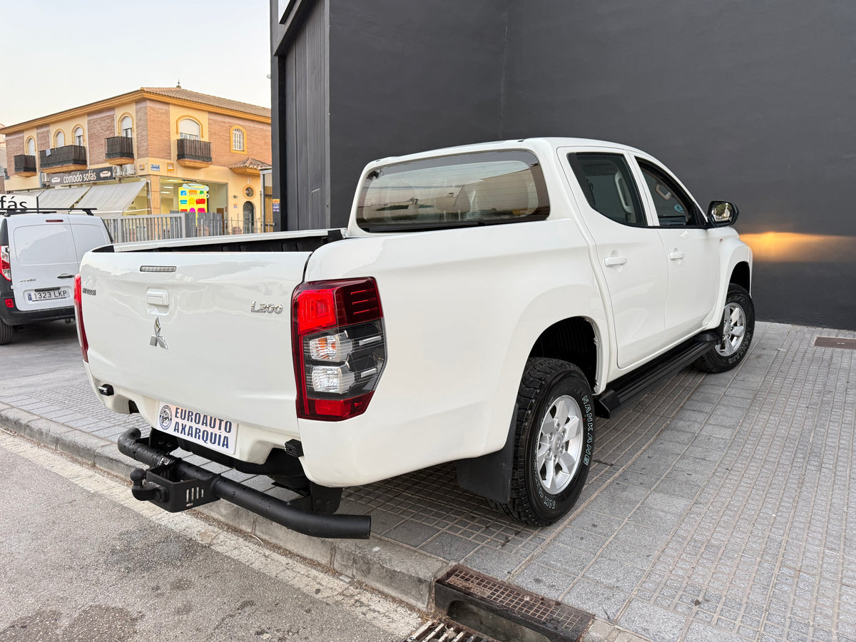 MITSUBISHI L-200