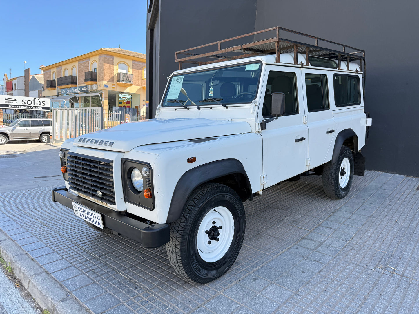 LAND ROVER DEFENDER