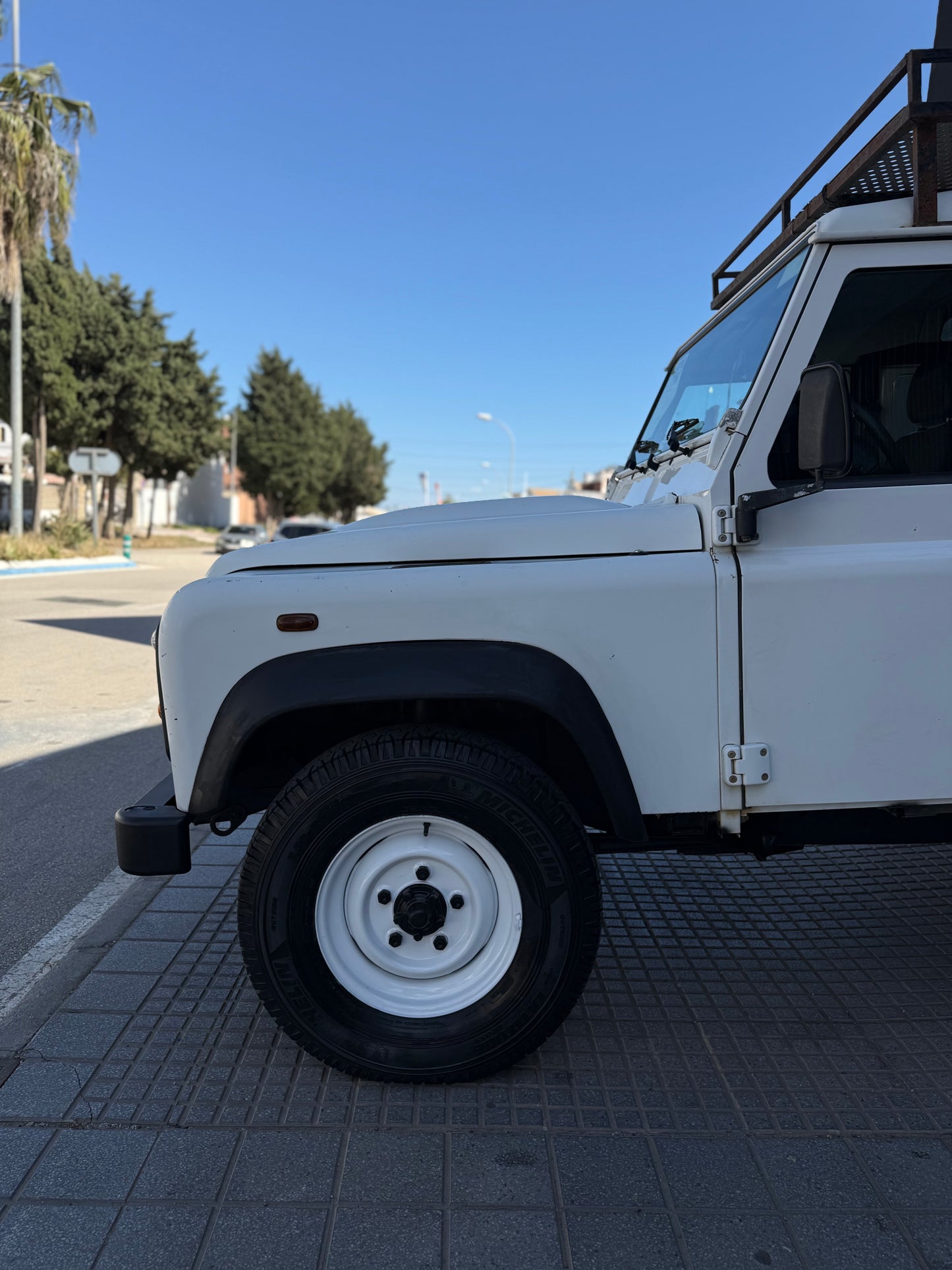 LAND ROVER DEFENDER