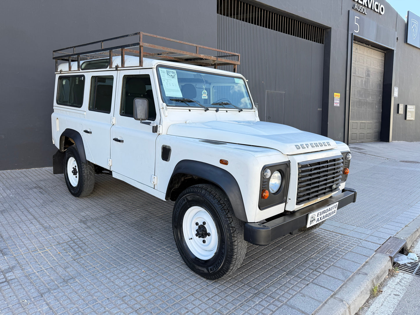LAND ROVER DEFENDER
